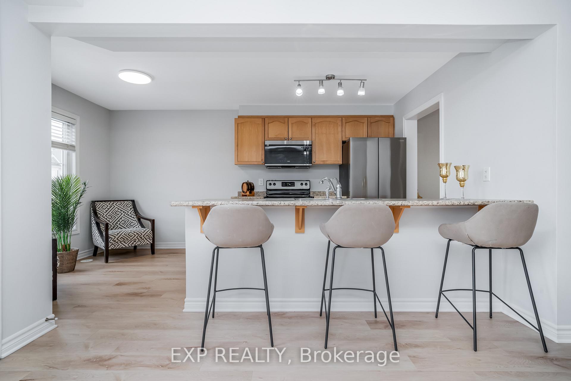 Photo 10 of 604 Meadowcreek Circle, Ottawa, Kanata - Emerald Meadows/Trailwest — HOMEH