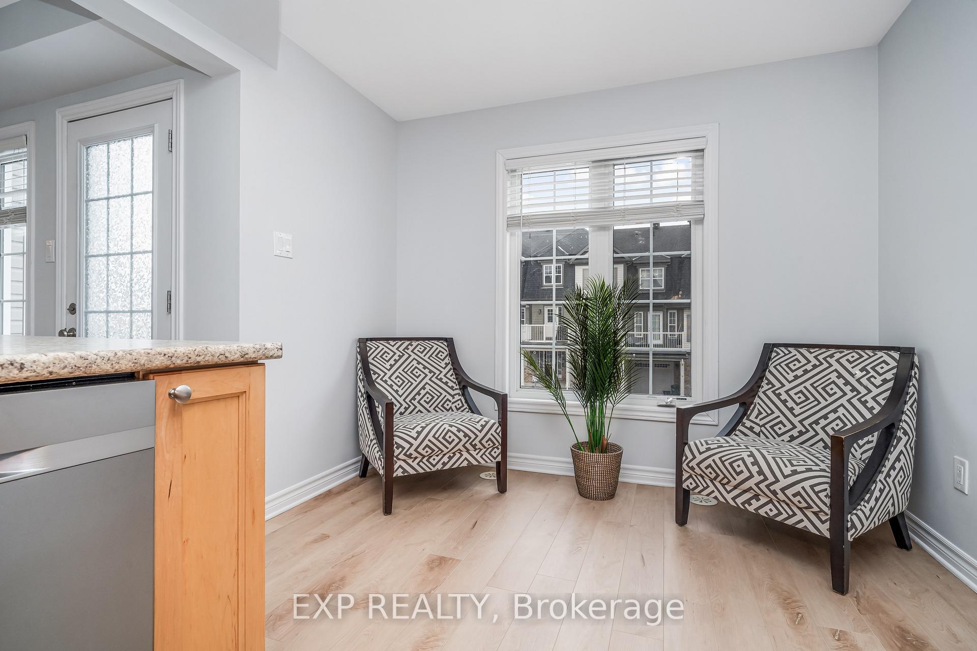 Photo 11 of 604 Meadowcreek Circle, Ottawa, Kanata - Emerald Meadows/Trailwest — HOMEH