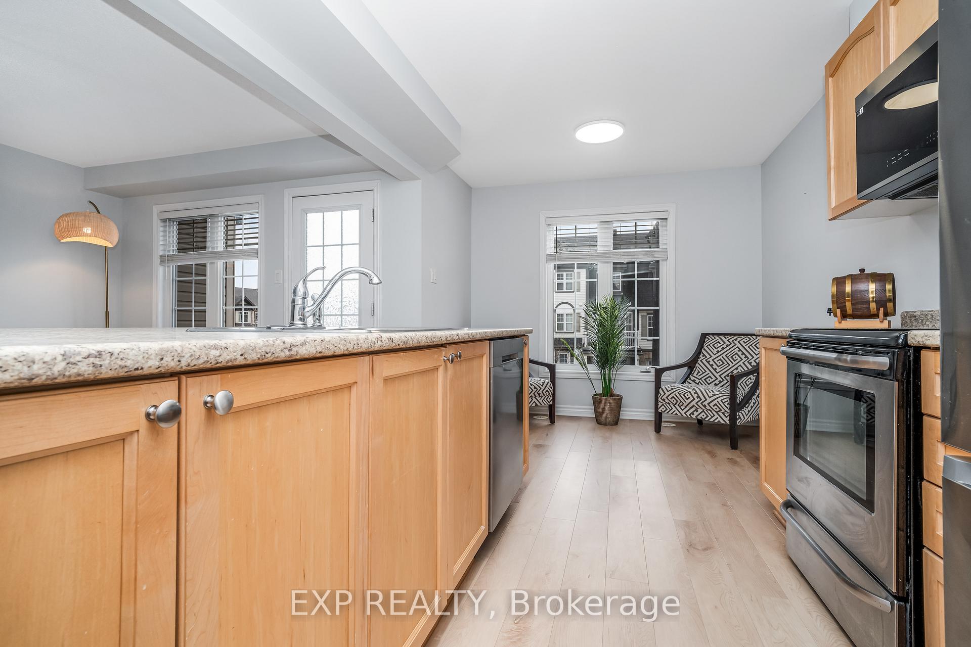 Photo 12 of 604 Meadowcreek Circle, Ottawa, Kanata - Emerald Meadows/Trailwest — HOMEH