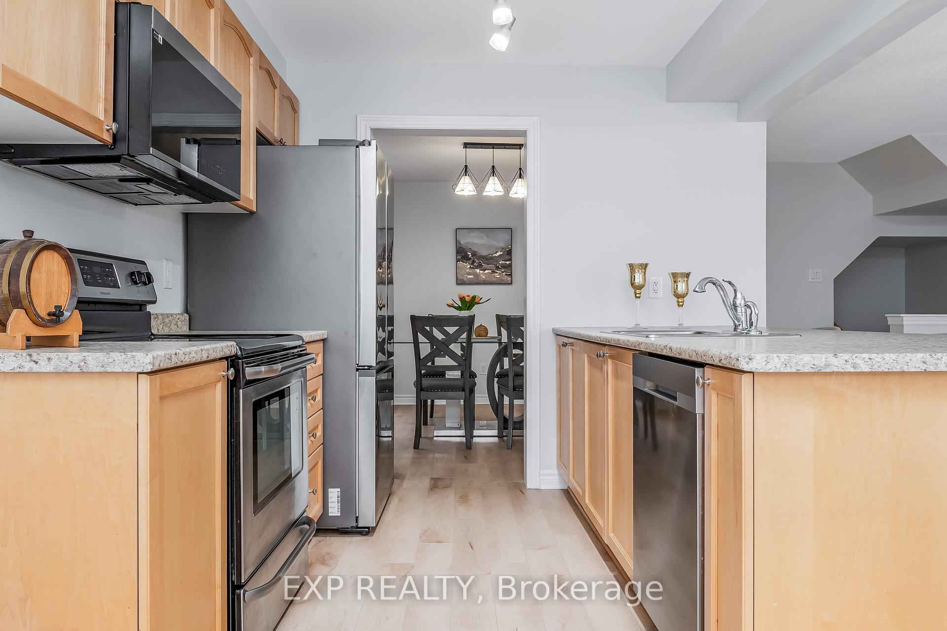 Photo 13 of 604 Meadowcreek Circle, Ottawa, Kanata - Emerald Meadows/Trailwest — HOMEH