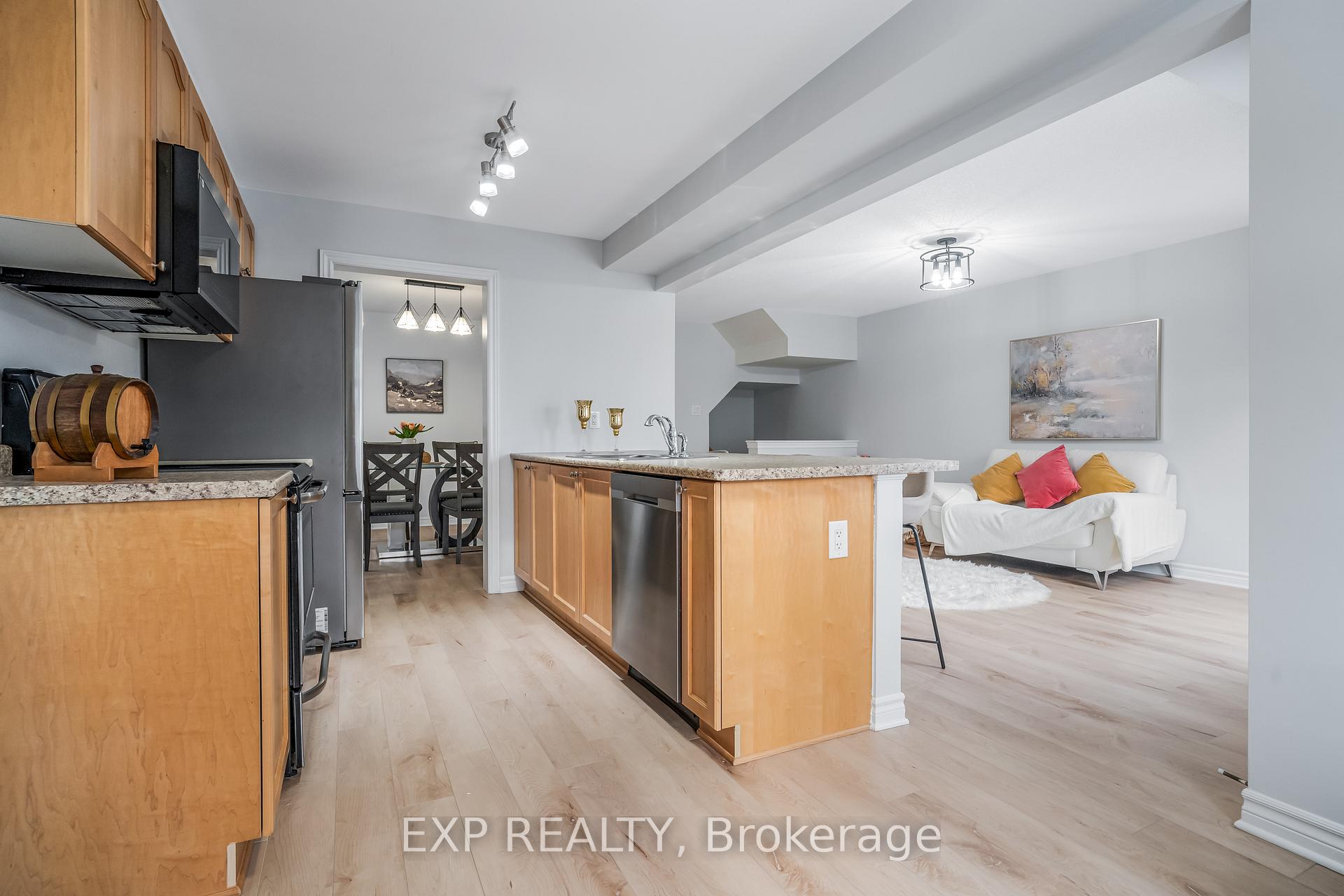 Photo 14 of 604 Meadowcreek Circle, Ottawa, Kanata - Emerald Meadows/Trailwest — HOMEH
