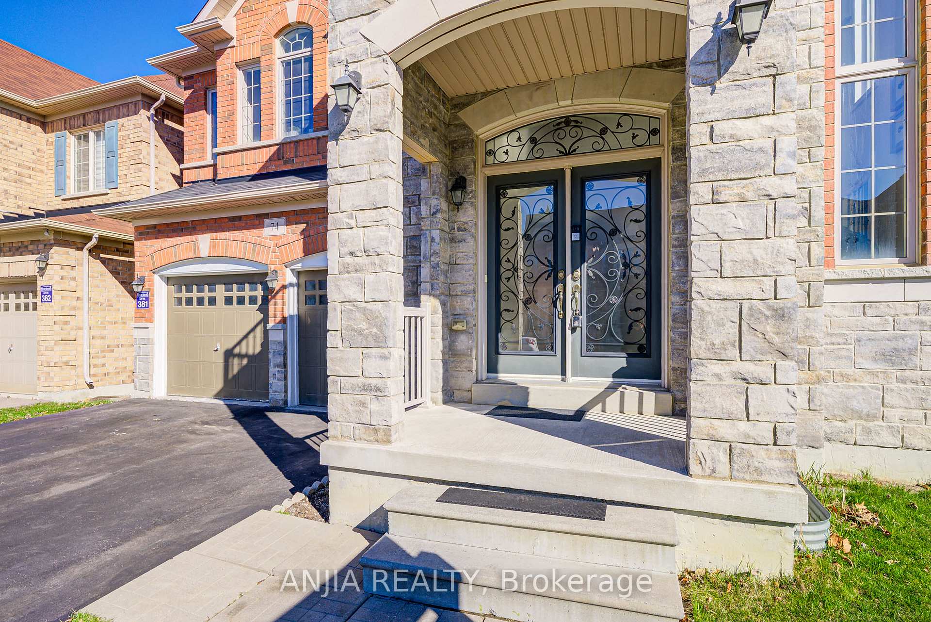 Photo 4 of 74 Hubner Avenue, Markham, Berczy — HOMEH