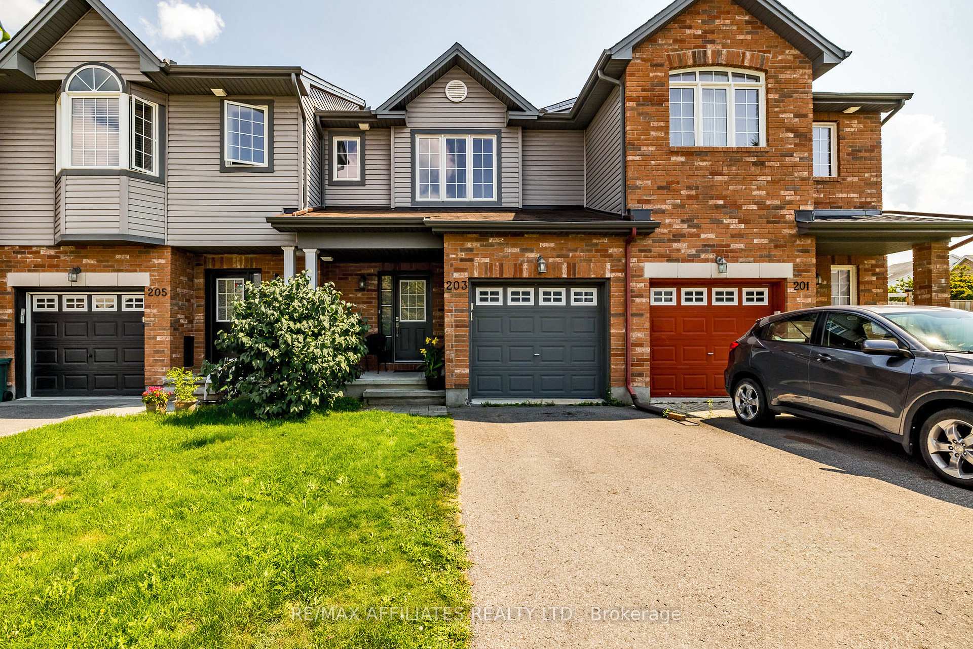 Photo 2 of 203 Opus Street, Ottawa, Kanata - Emerald Meadows/Trailwest — HOMEH