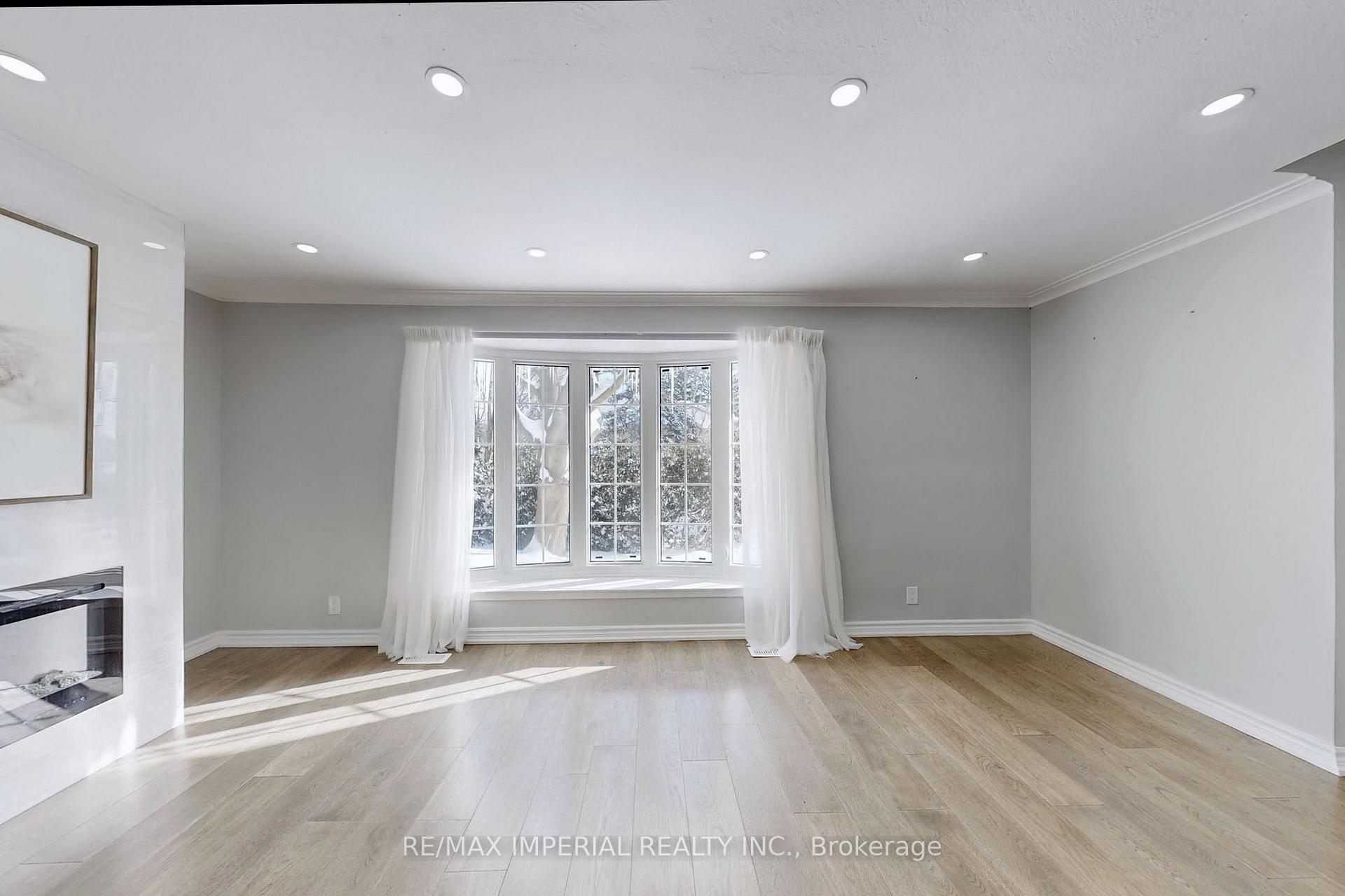 Photo 2 of 12 Sherwood Forest Drive, Markham, Bullock — HOMEH
