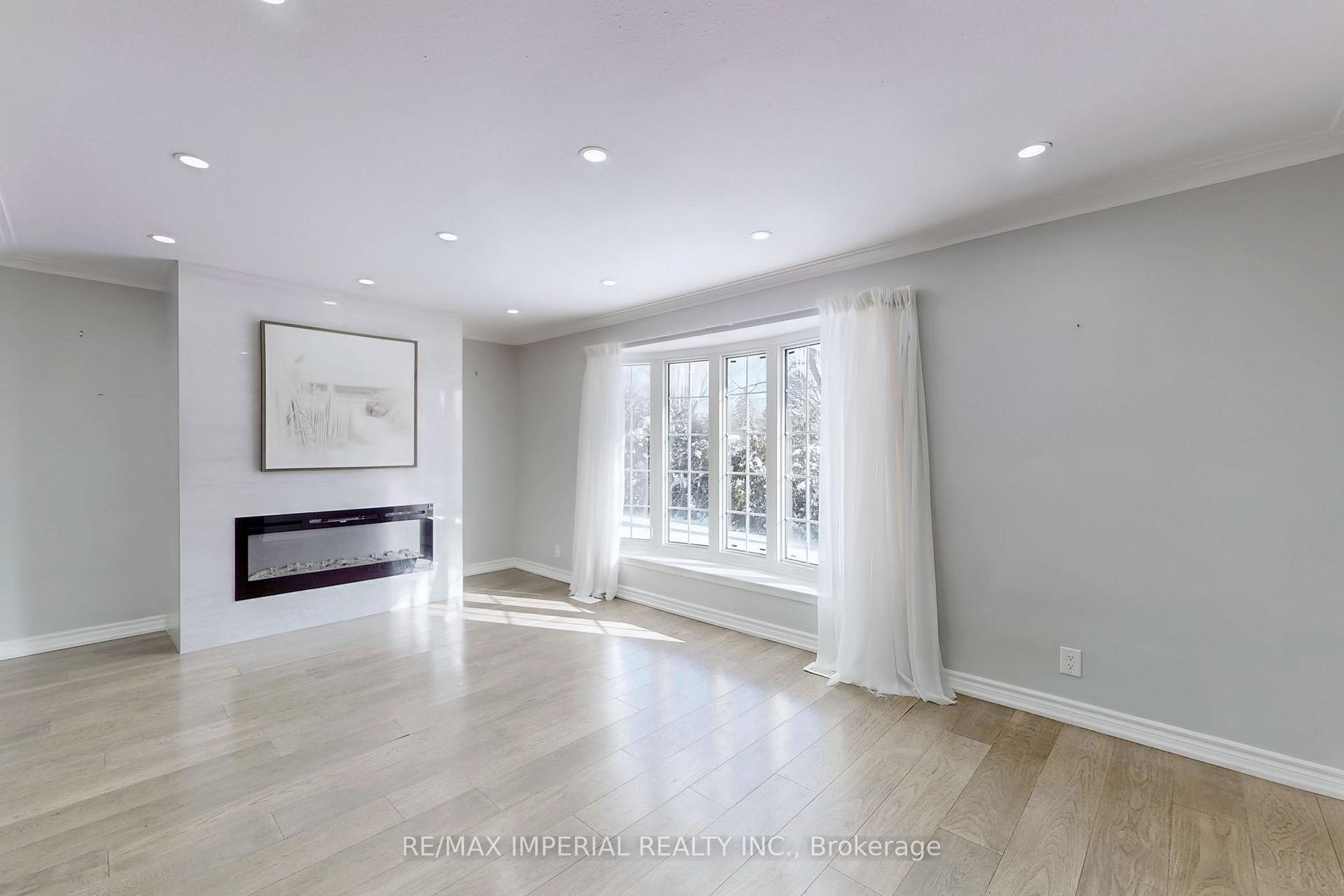 Photo 3 of 12 Sherwood Forest Drive, Markham, Bullock — HOMEH