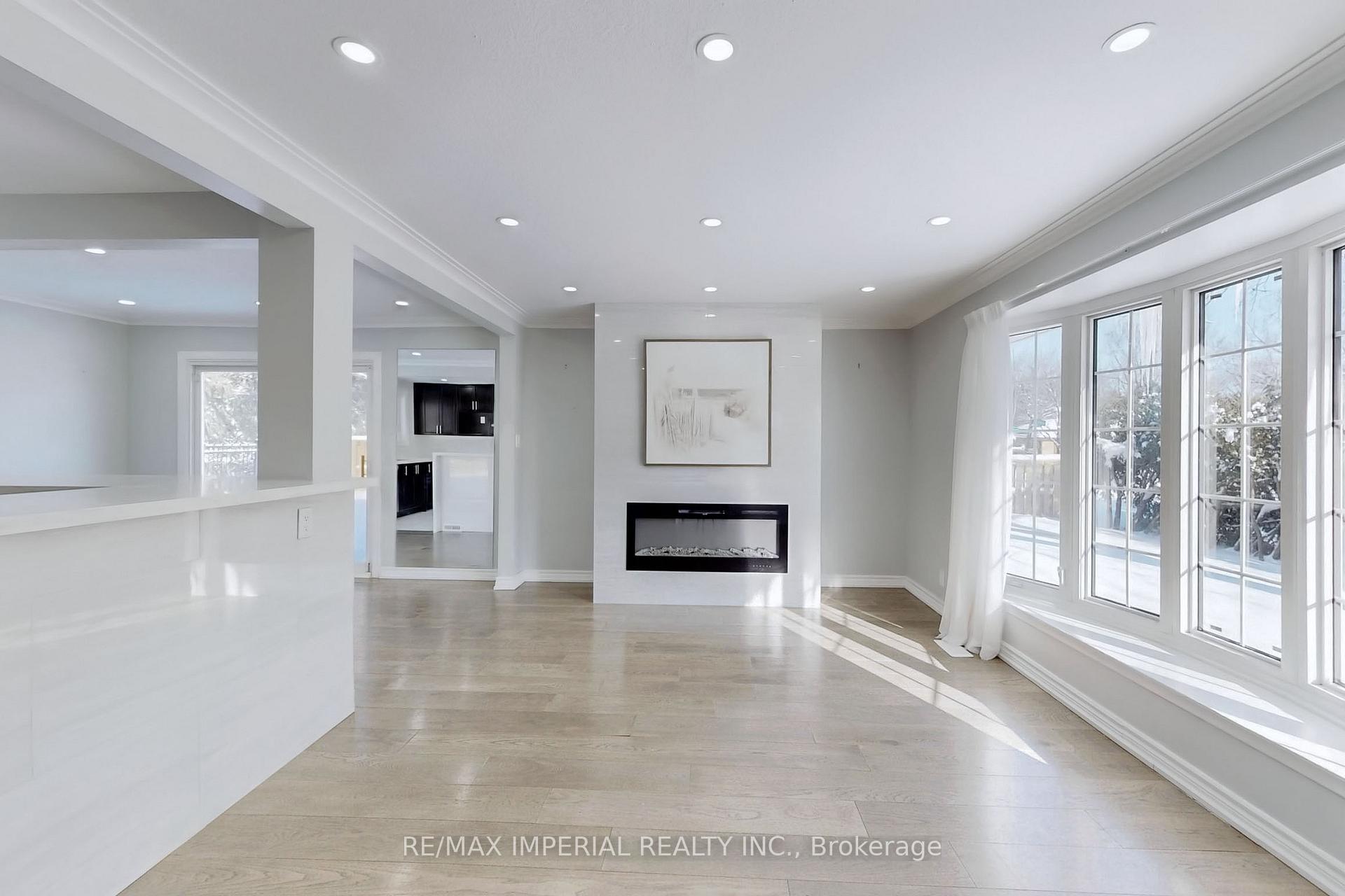 Photo 4 of 12 Sherwood Forest Drive, Markham, Bullock — HOMEH