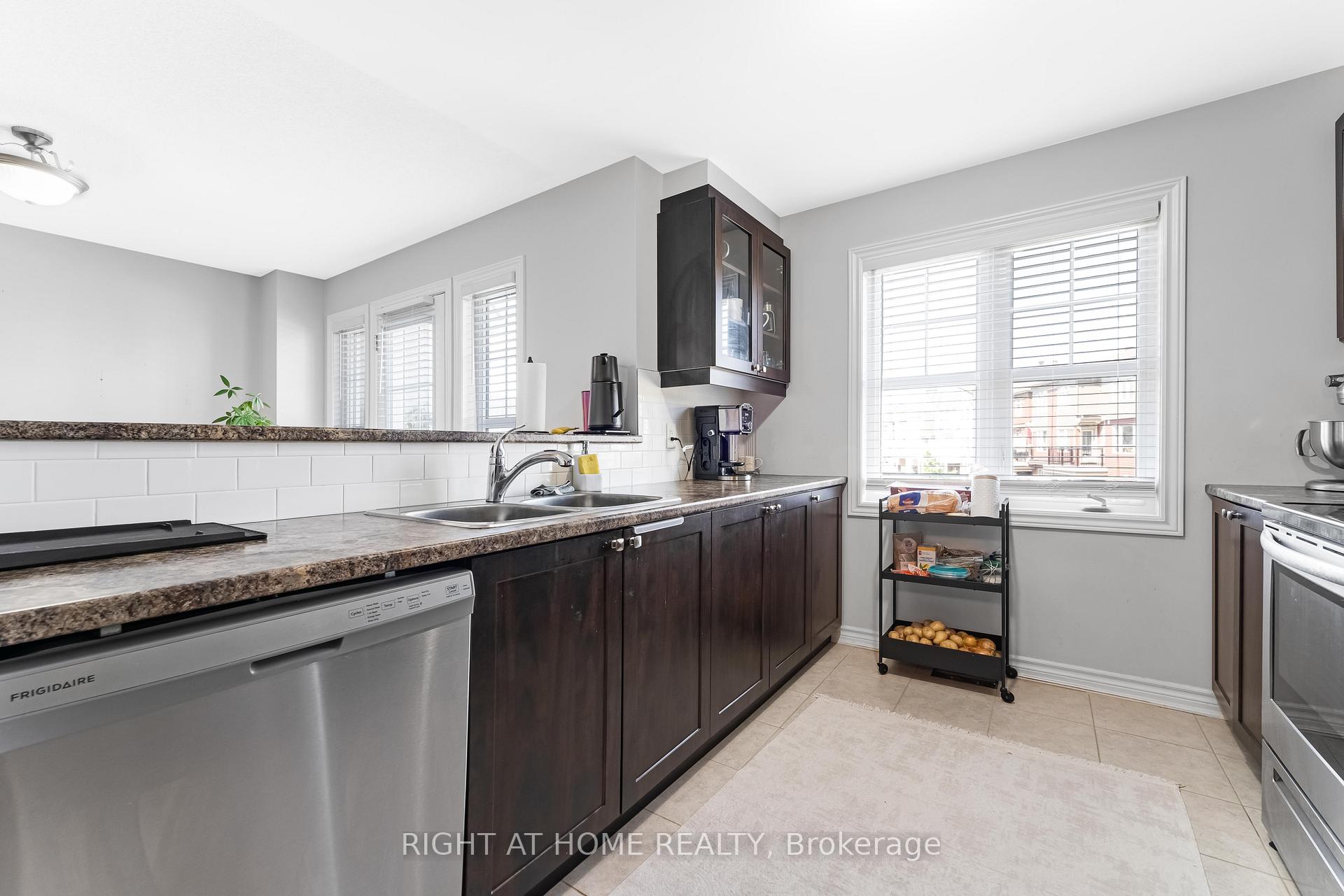 Photo 8 of 74 Feathertop Lane, Ottawa, Kanata - Emerald Meadows/Trailwest — HOMEH