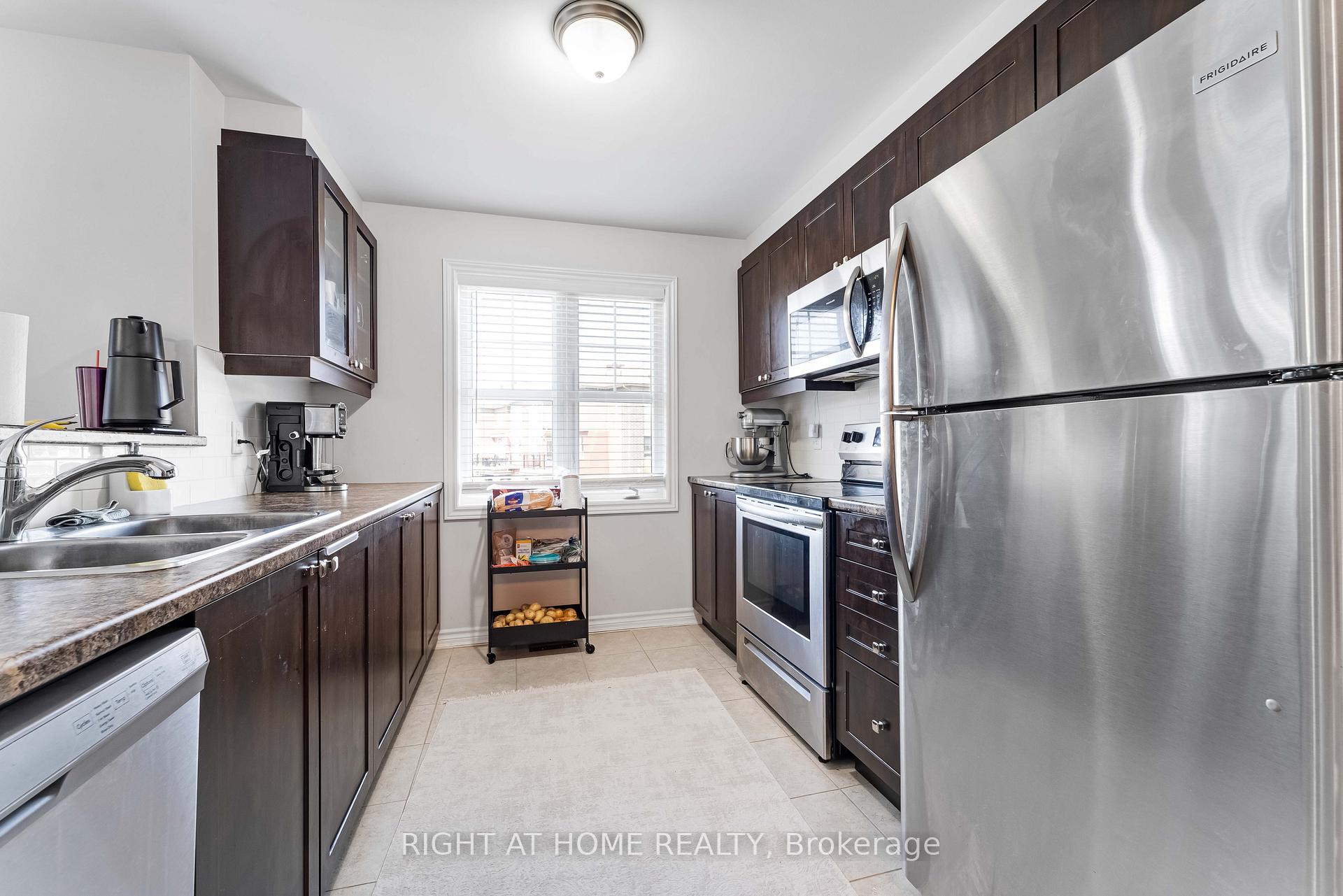 Photo 9 of 74 Feathertop Lane, Ottawa, Kanata - Emerald Meadows/Trailwest — HOMEH