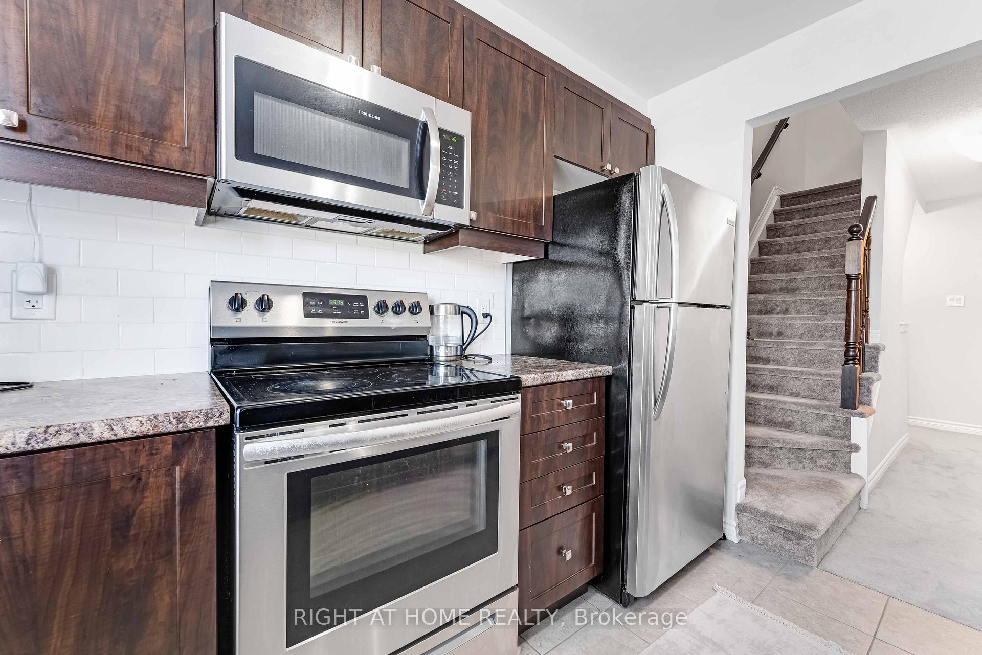 Photo 10 of 74 Feathertop Lane, Ottawa, Kanata - Emerald Meadows/Trailwest — HOMEH