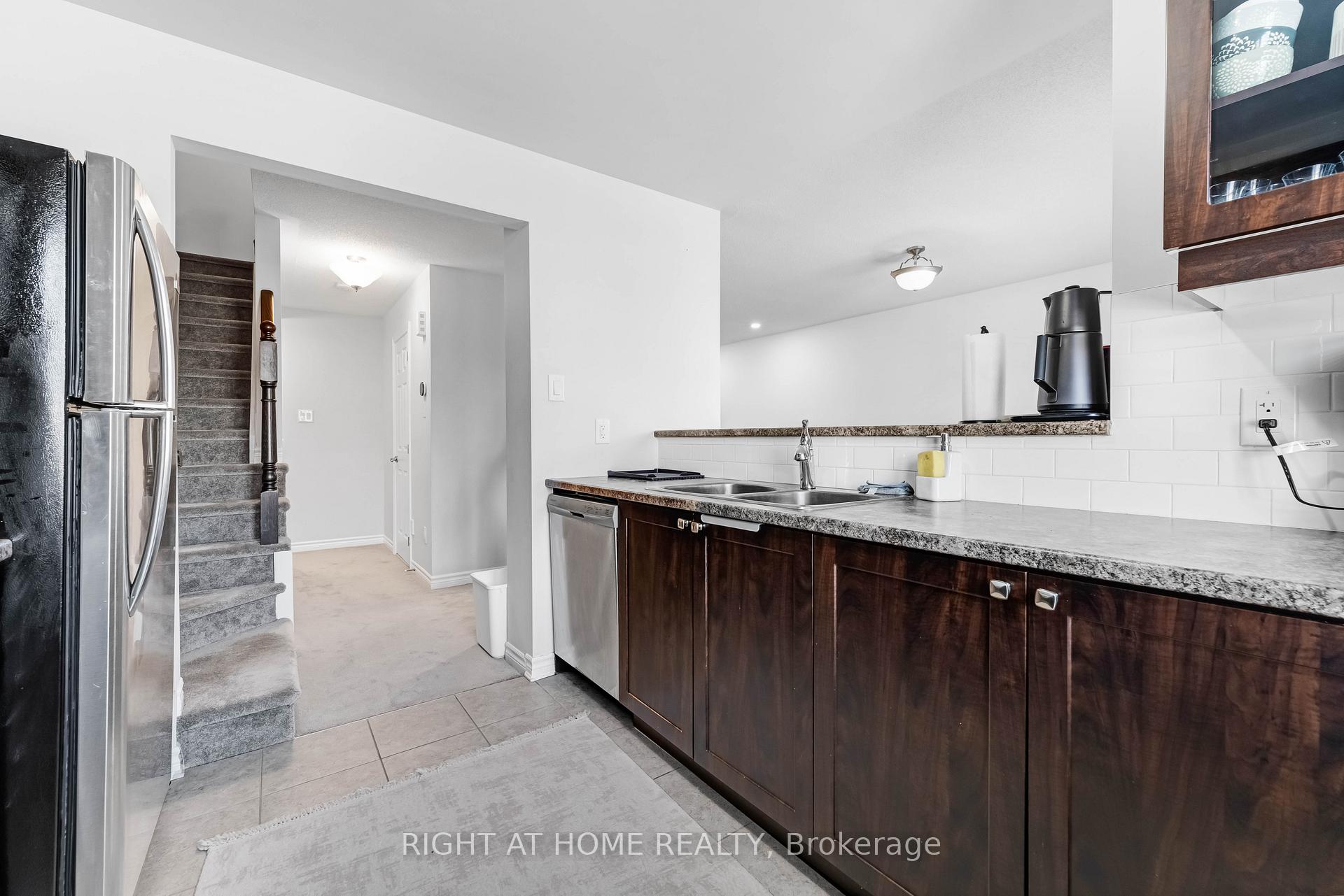 Photo 11 of 74 Feathertop Lane, Ottawa, Kanata - Emerald Meadows/Trailwest — HOMEH