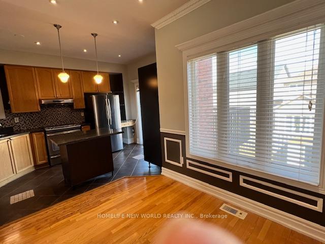 Photo 10 of 13 Goldenwood Crescent, Markham, Greensborough — HOMEH