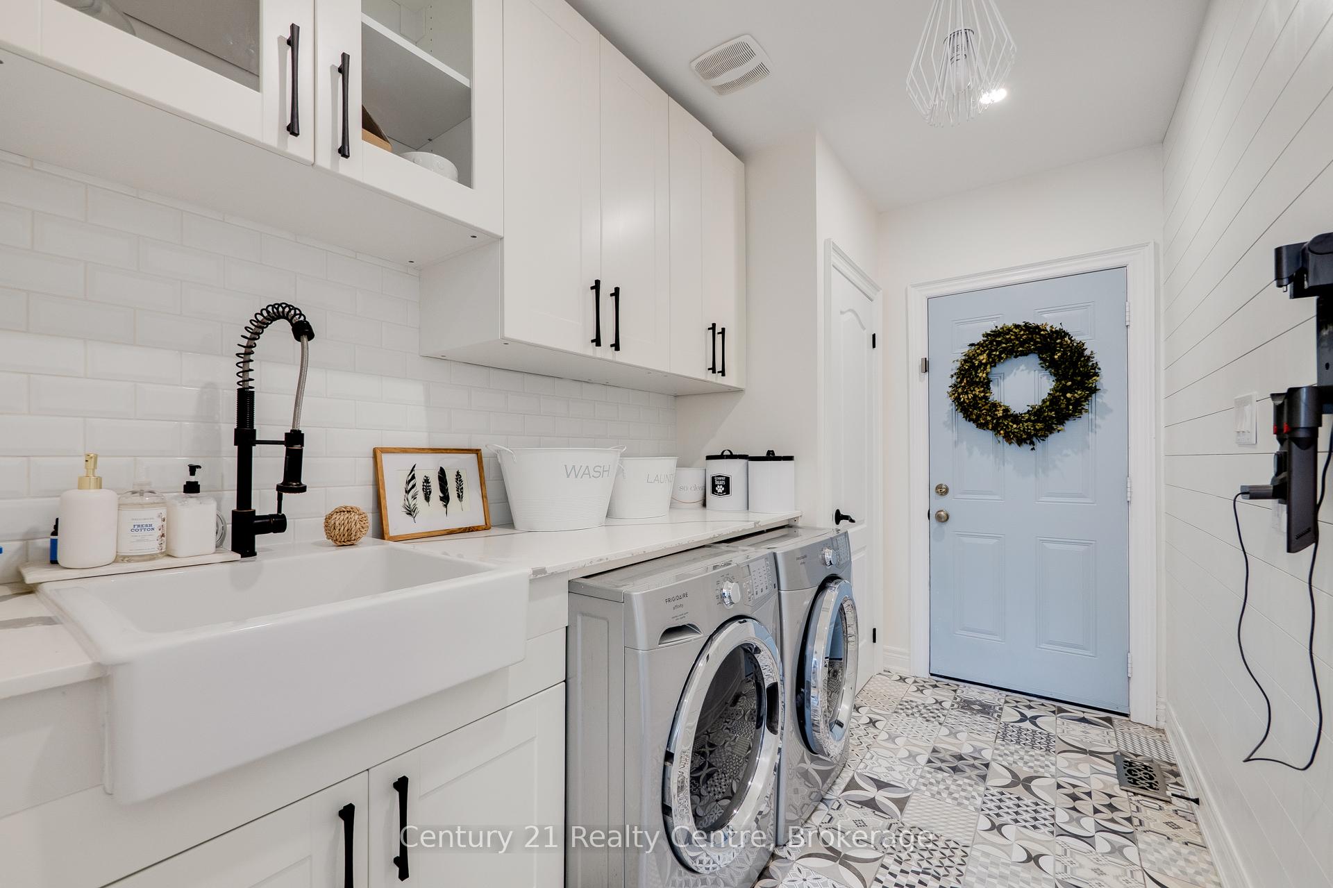 Photo 2 of 741 Wettlaufer Terrace, Milton, Scott — HOMEH