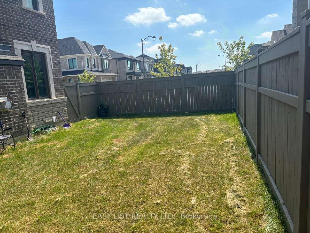 Photo 3 of 10 Navitas Crescent, Markham, Victoria Square — HOMEH