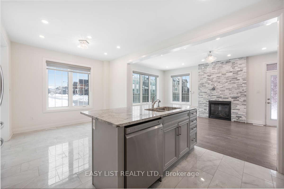 Photo 6 of 10 Navitas Crescent, Markham, Victoria Square — HOMEH
