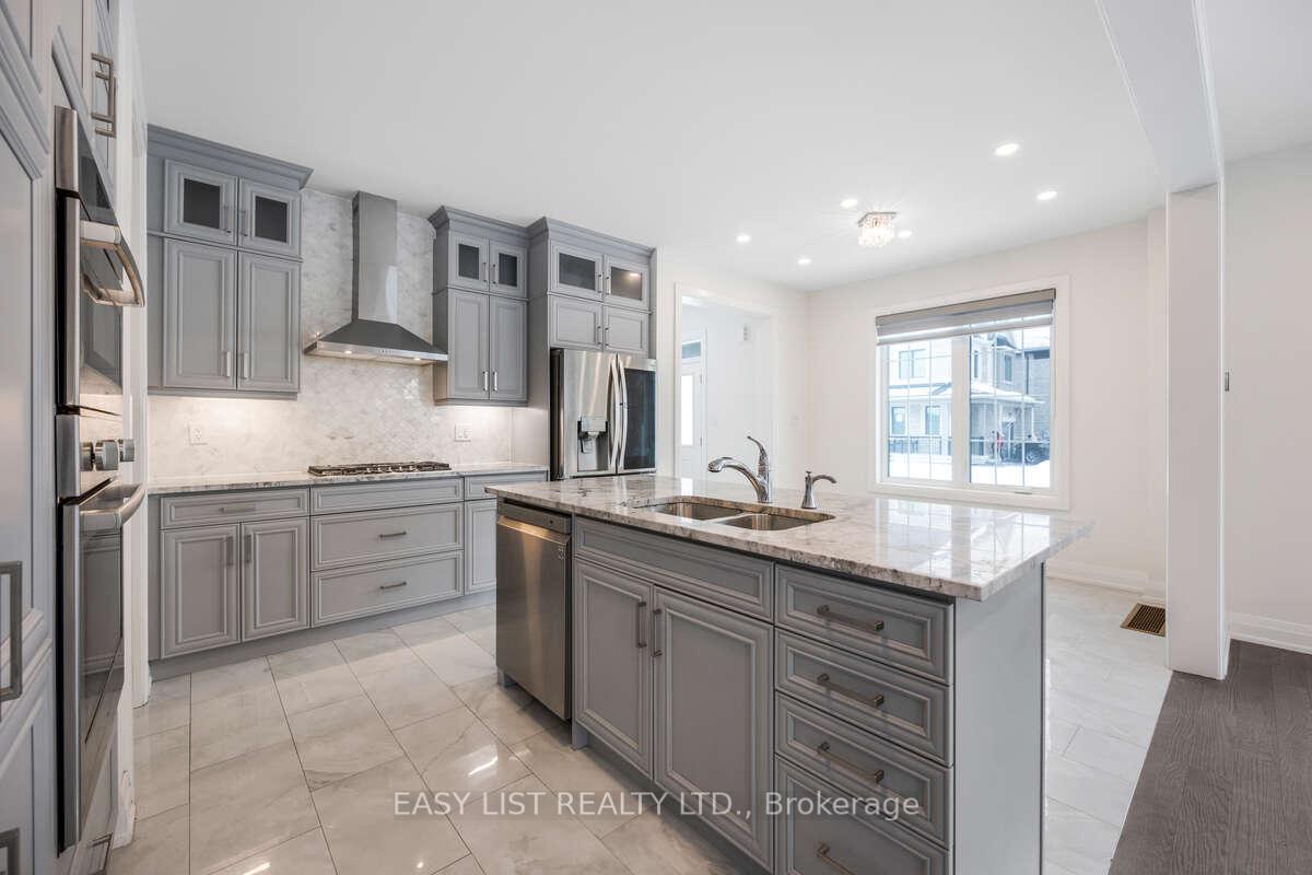 Photo 7 of 10 Navitas Crescent, Markham, Victoria Square — HOMEH