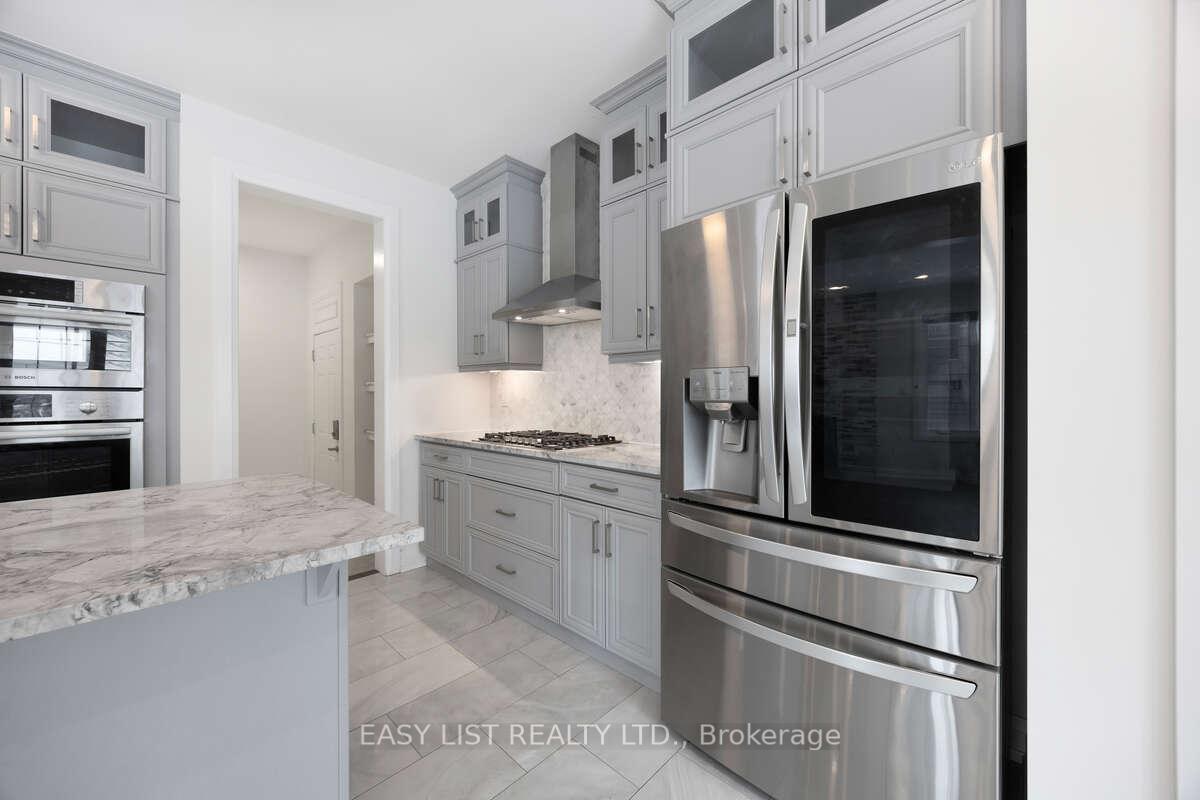 Photo 8 of 10 Navitas Crescent, Markham, Victoria Square — HOMEH