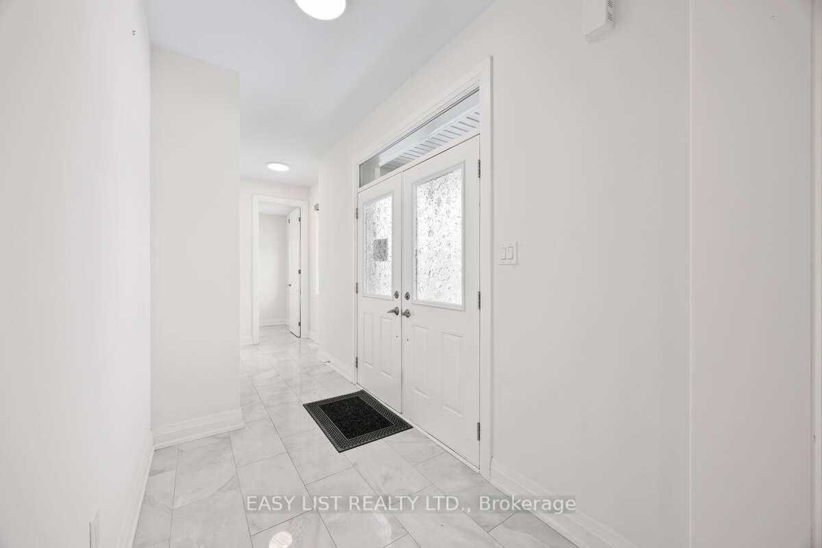 Photo 9 of 10 Navitas Crescent, Markham, Victoria Square — HOMEH