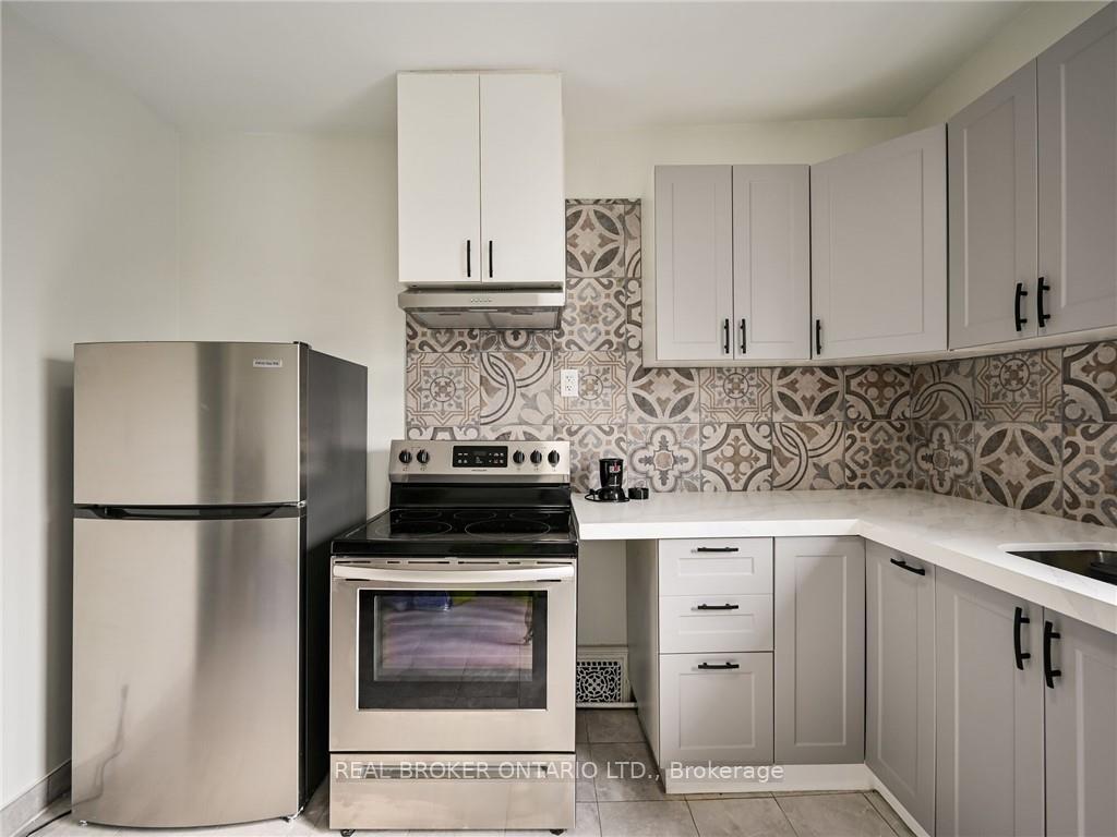 Photo 10 of Unit UPPER, 202 Victoria Avenue N, Hamilton, Landsdale — HOMEH