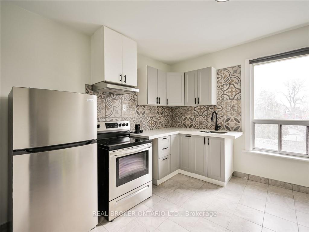 Photo 11 of Unit UPPER, 202 Victoria Avenue N, Hamilton, Landsdale — HOMEH