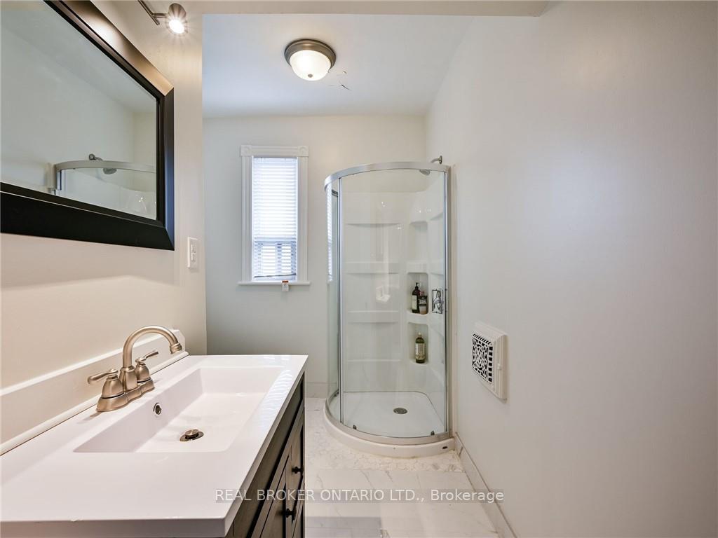 Photo 13 of Unit UPPER, 202 Victoria Avenue N, Hamilton, Landsdale — HOMEH