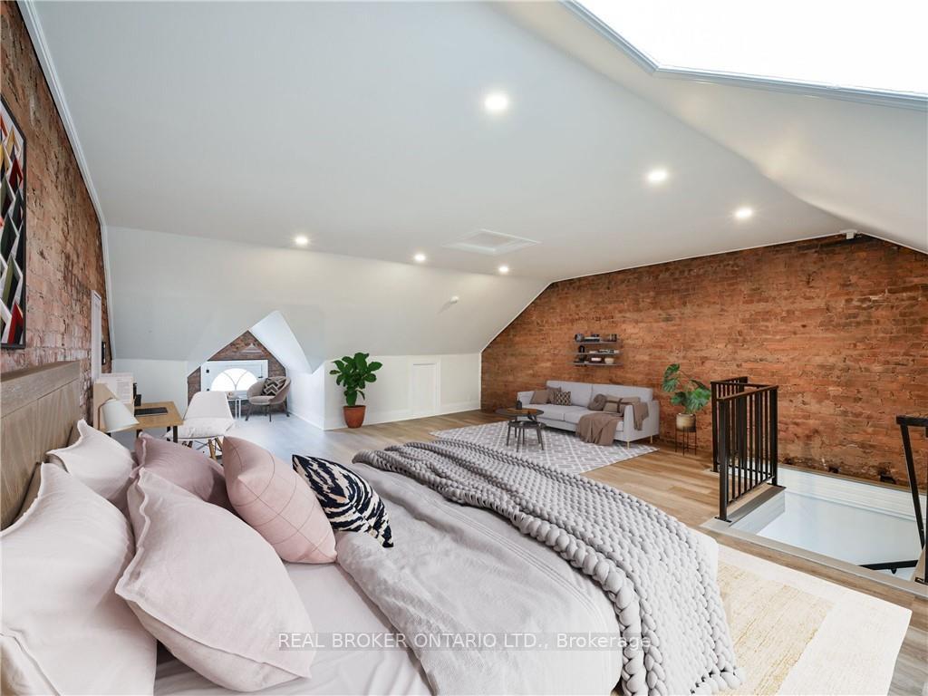 Photo 15 of Unit UPPER, 202 Victoria Avenue N, Hamilton, Landsdale — HOMEH