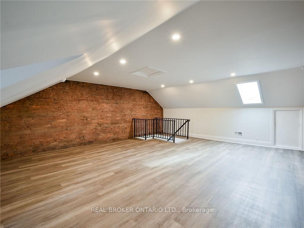 Photo 16 of Unit UPPER, 202 Victoria Avenue N, Hamilton, Landsdale — HOMEH