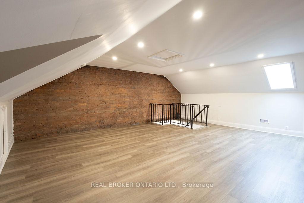 Photo 17 of Unit UPPER, 202 Victoria Avenue N, Hamilton, Landsdale — HOMEH