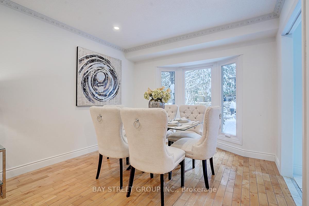 Photo 3 of 193 Cottonwood Court, Markham, Bayview Fairway-Bayview Country Club Estates — HOMEH