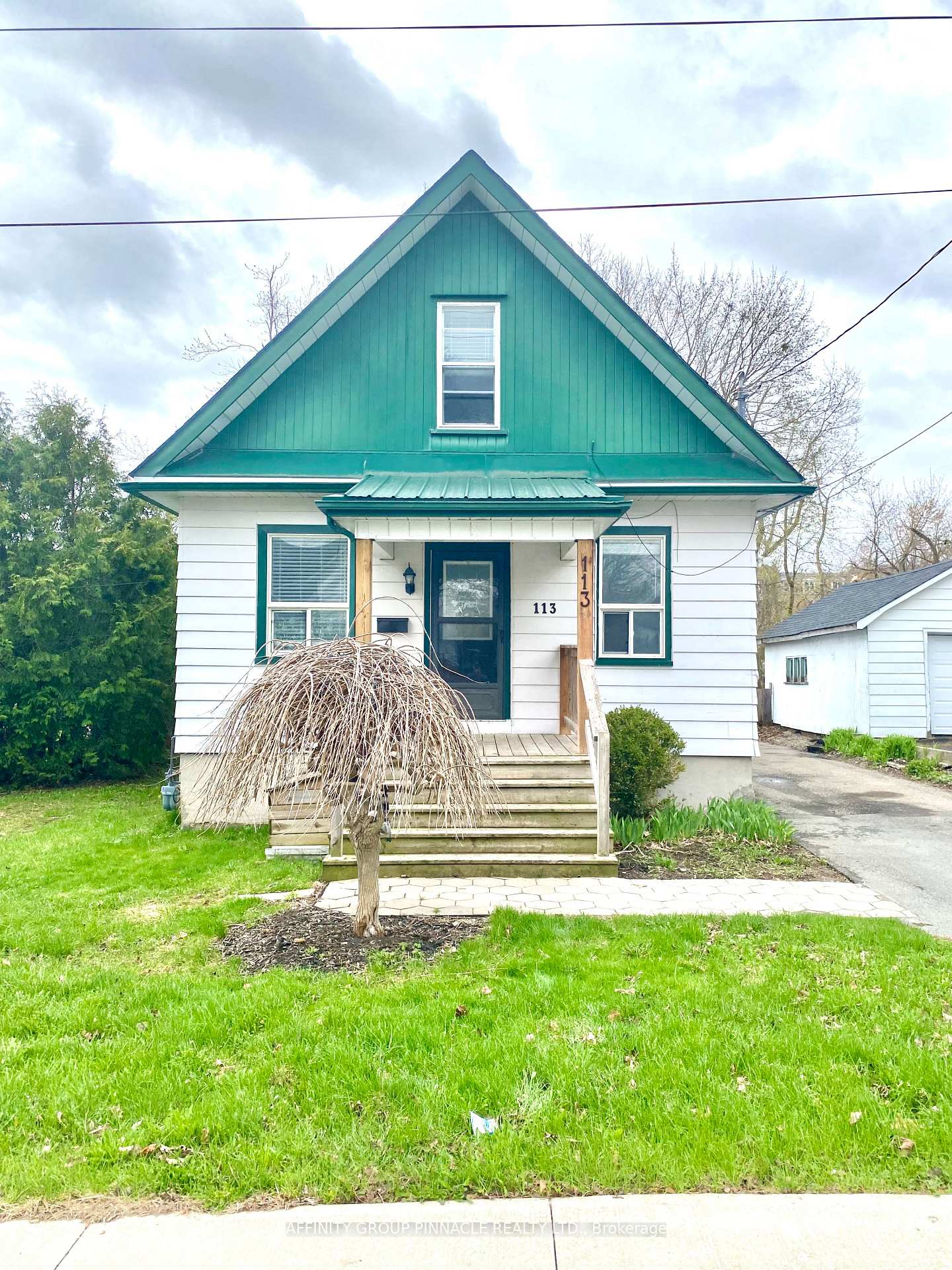 Front of 113 Durham Street W