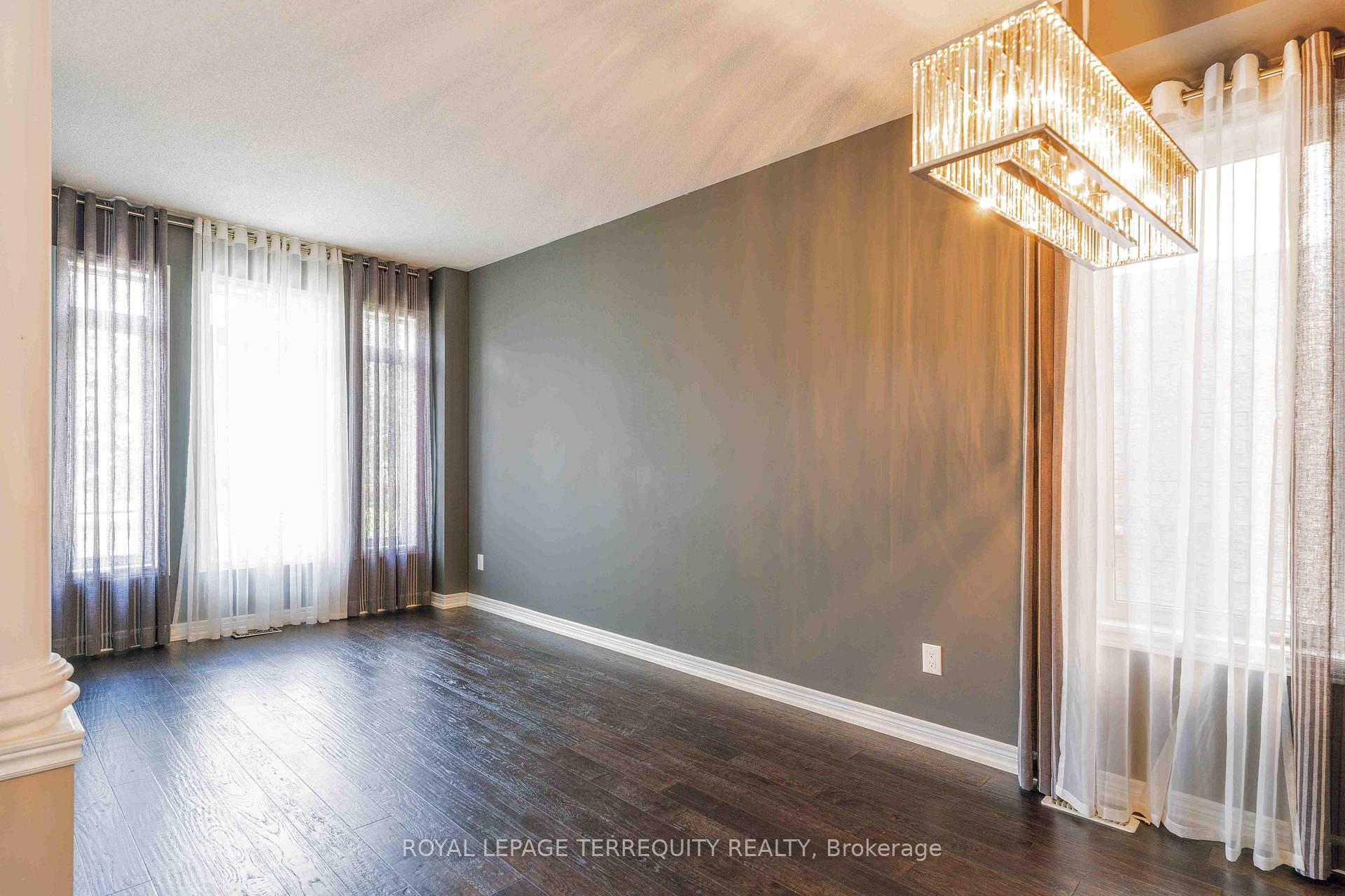 Photo 4 of 15 Hermitage Boulevard, Markham, Wismer — HOMEH