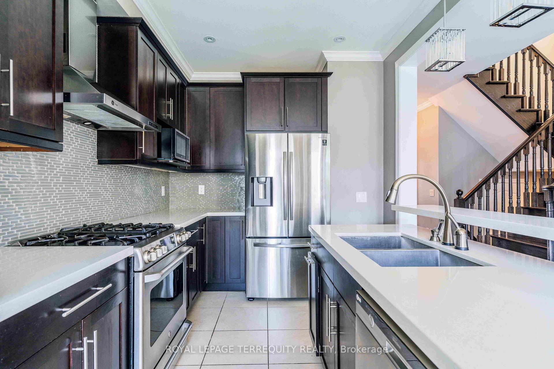 Photo 5 of 15 Hermitage Boulevard, Markham, Wismer — HOMEH