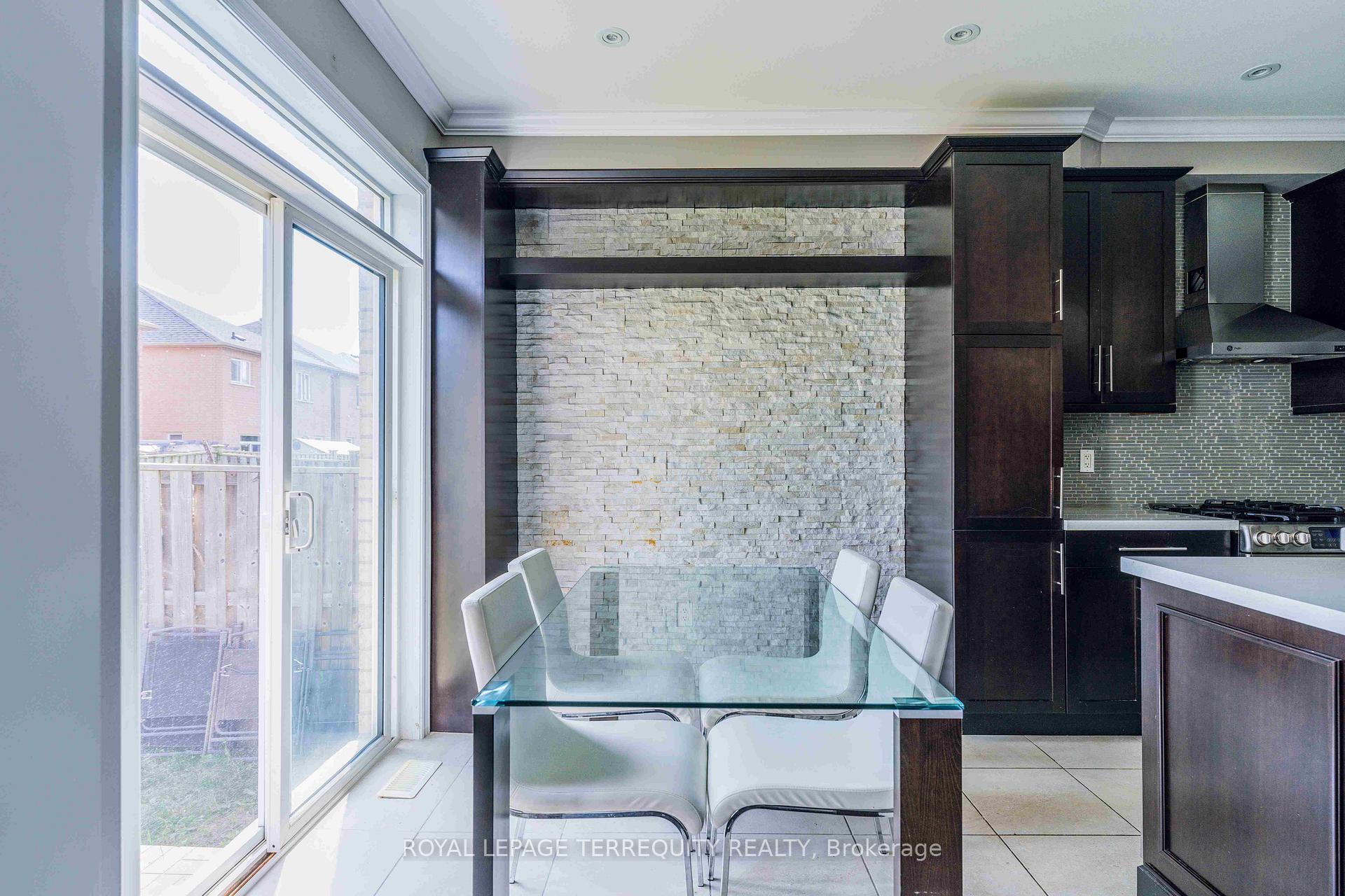 Photo 10 of 15 Hermitage Boulevard, Markham, Wismer — HOMEH