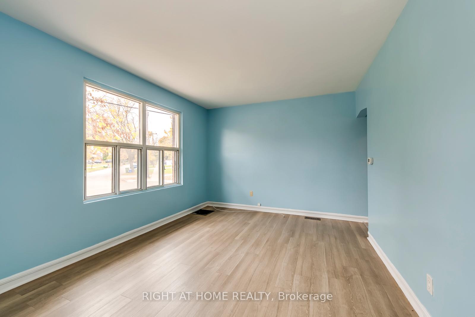 Photo 4 of 98 Armstrong Avenue, Hamilton, McQuesten — HOMEH
