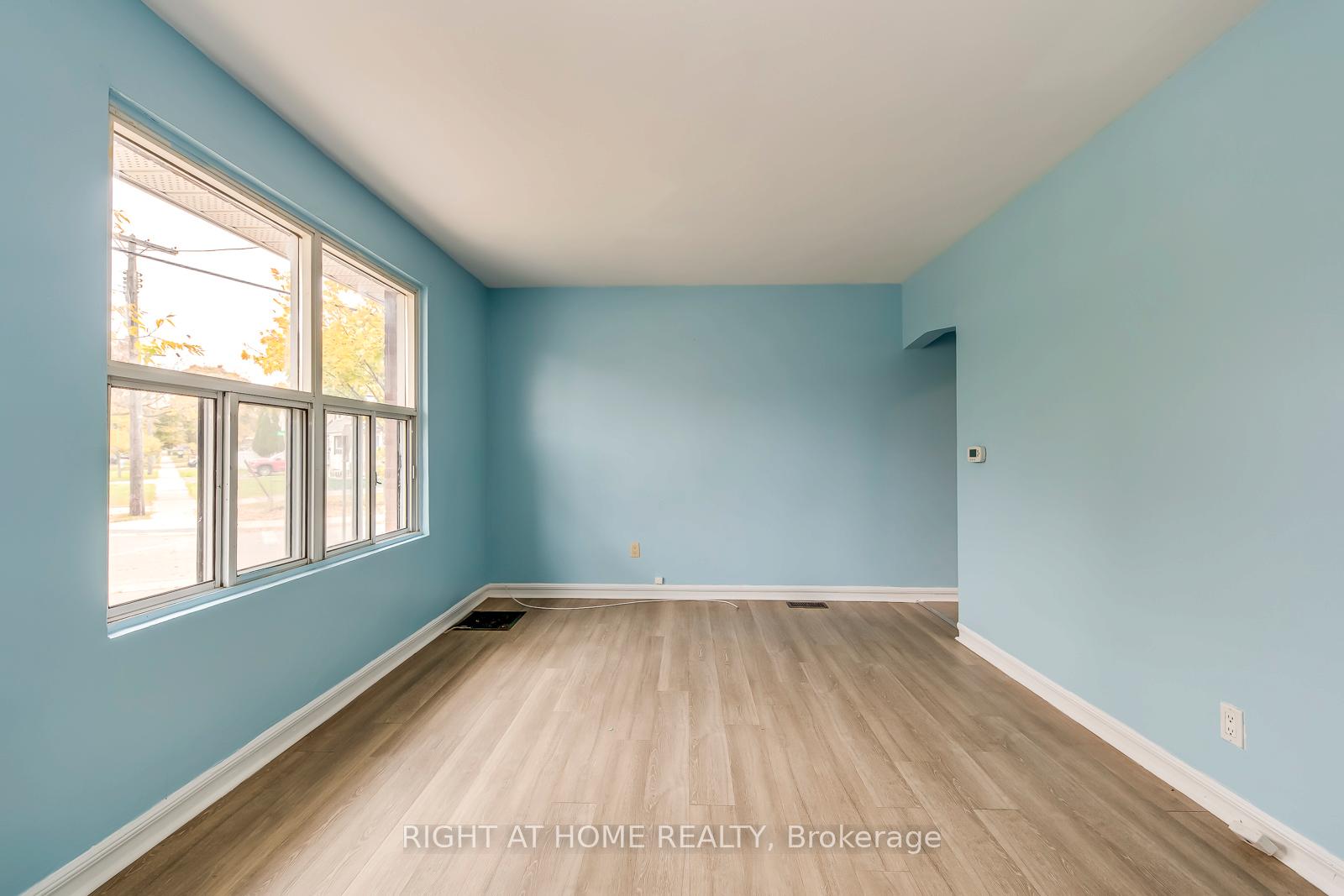 Photo 5 of 98 Armstrong Avenue, Hamilton, McQuesten — HOMEH