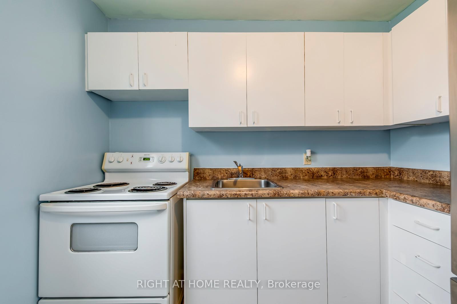 Photo 8 of 98 Armstrong Avenue, Hamilton, McQuesten — HOMEH