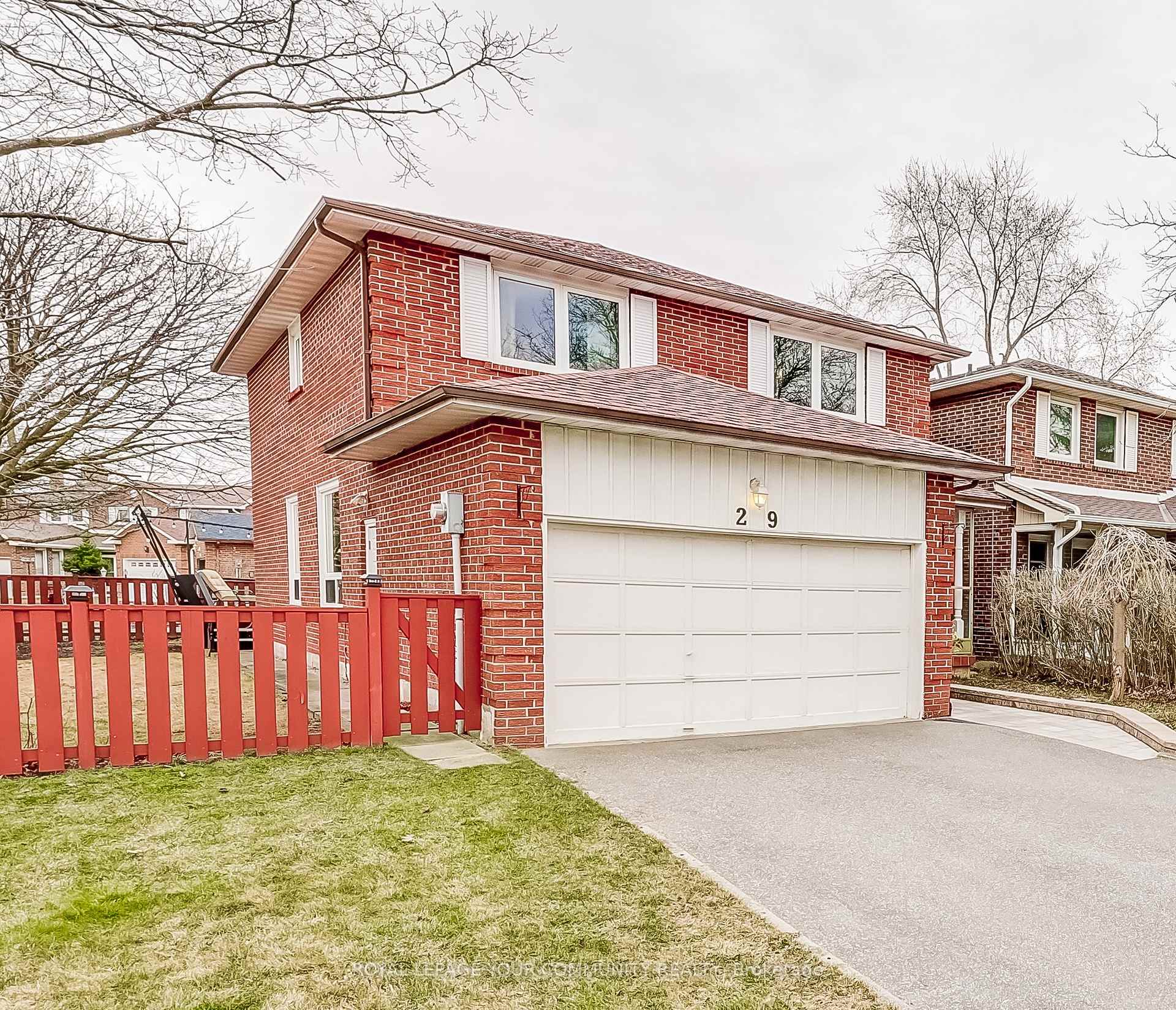 Photo 2 of 29 Trothen Circle, Markham, Markham Village — HOMEH