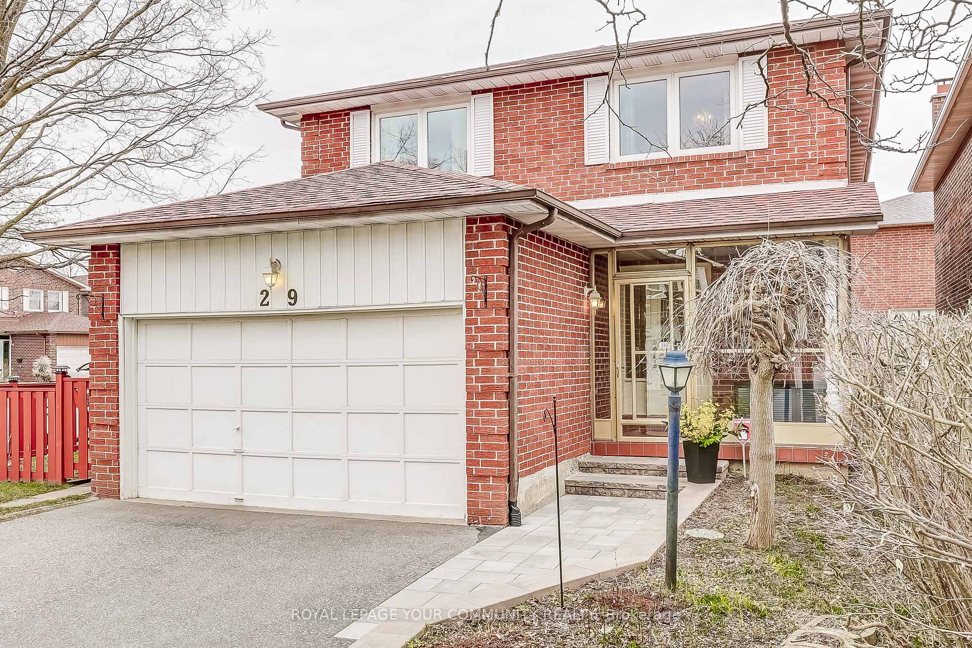 Photo 3 of 29 Trothen Circle, Markham, Markham Village — HOMEH