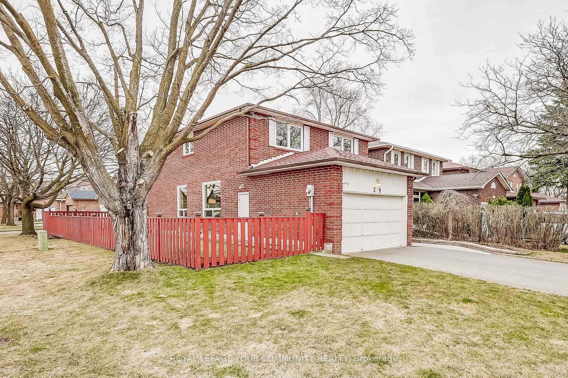 Photo 4 of 29 Trothen Circle, Markham, Markham Village — HOMEH