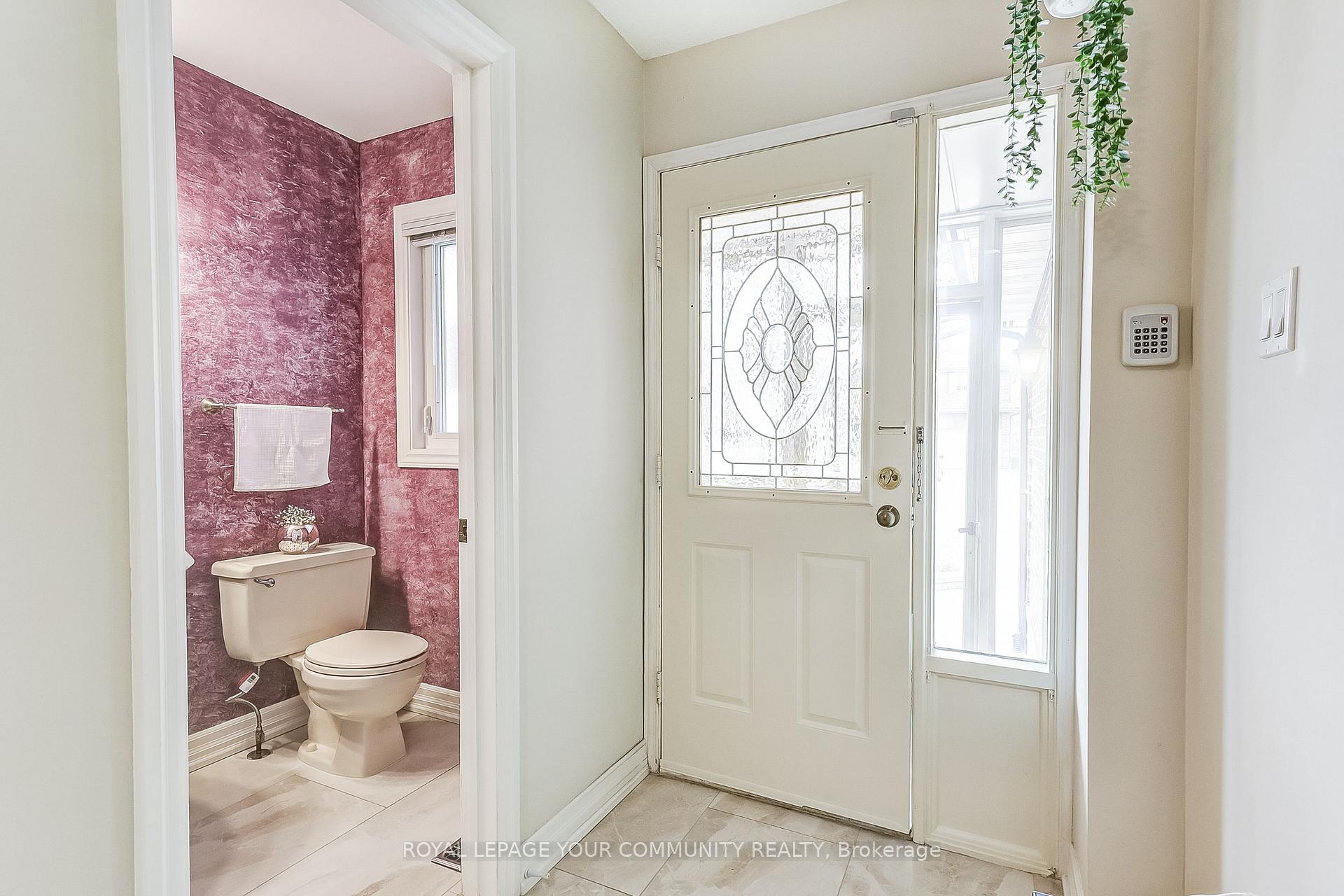 Photo 6 of 29 Trothen Circle, Markham, Markham Village — HOMEH