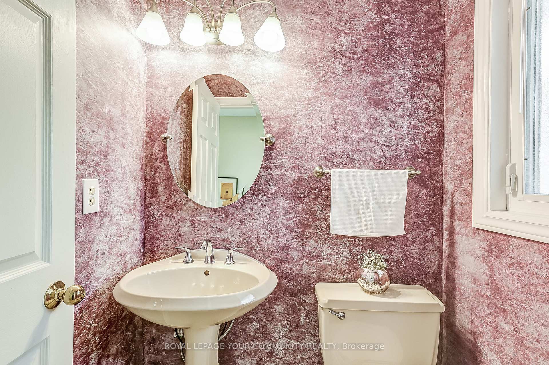 Photo 7 of 29 Trothen Circle, Markham, Markham Village — HOMEH