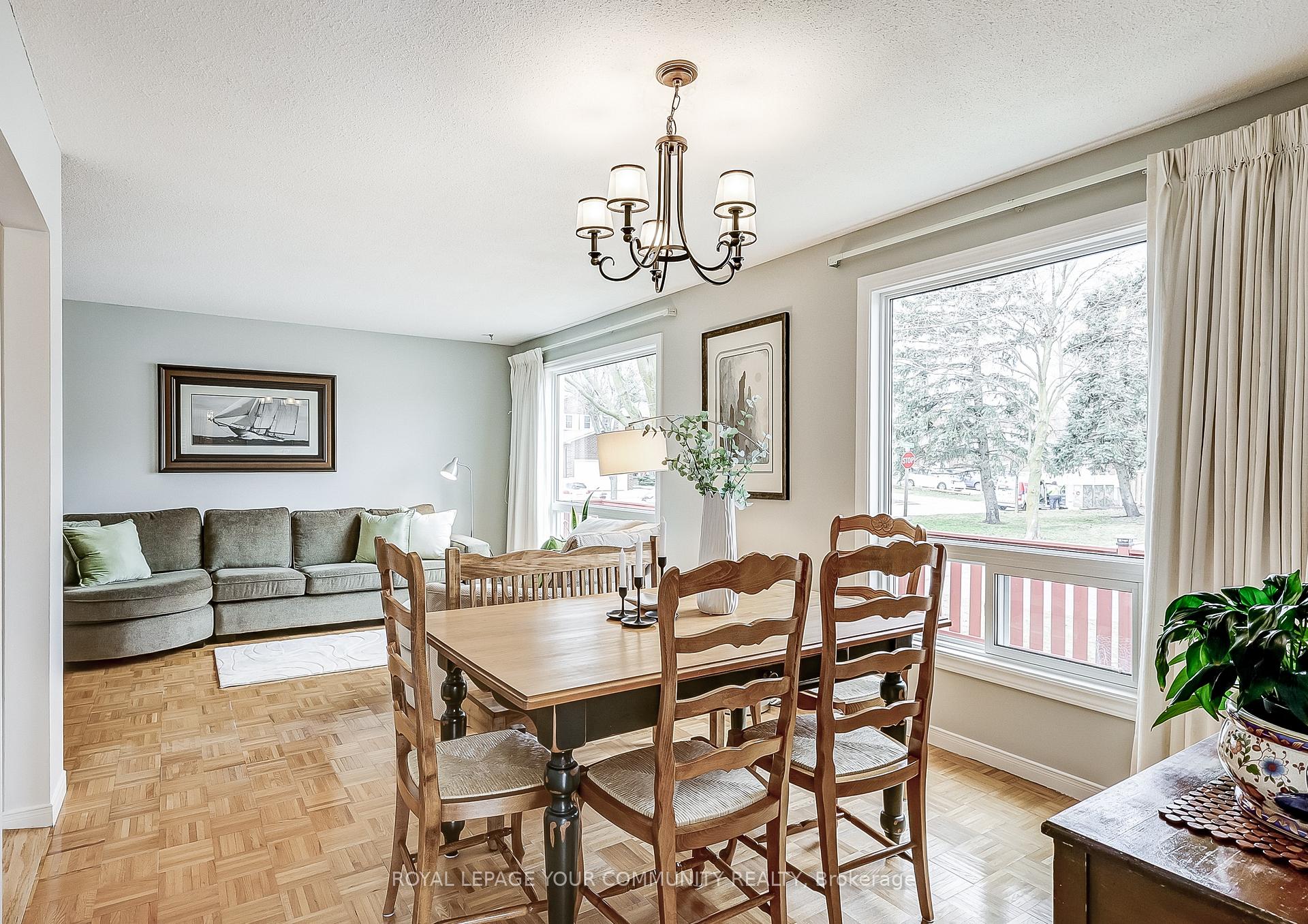 Photo 11 of 29 Trothen Circle, Markham, Markham Village — HOMEH