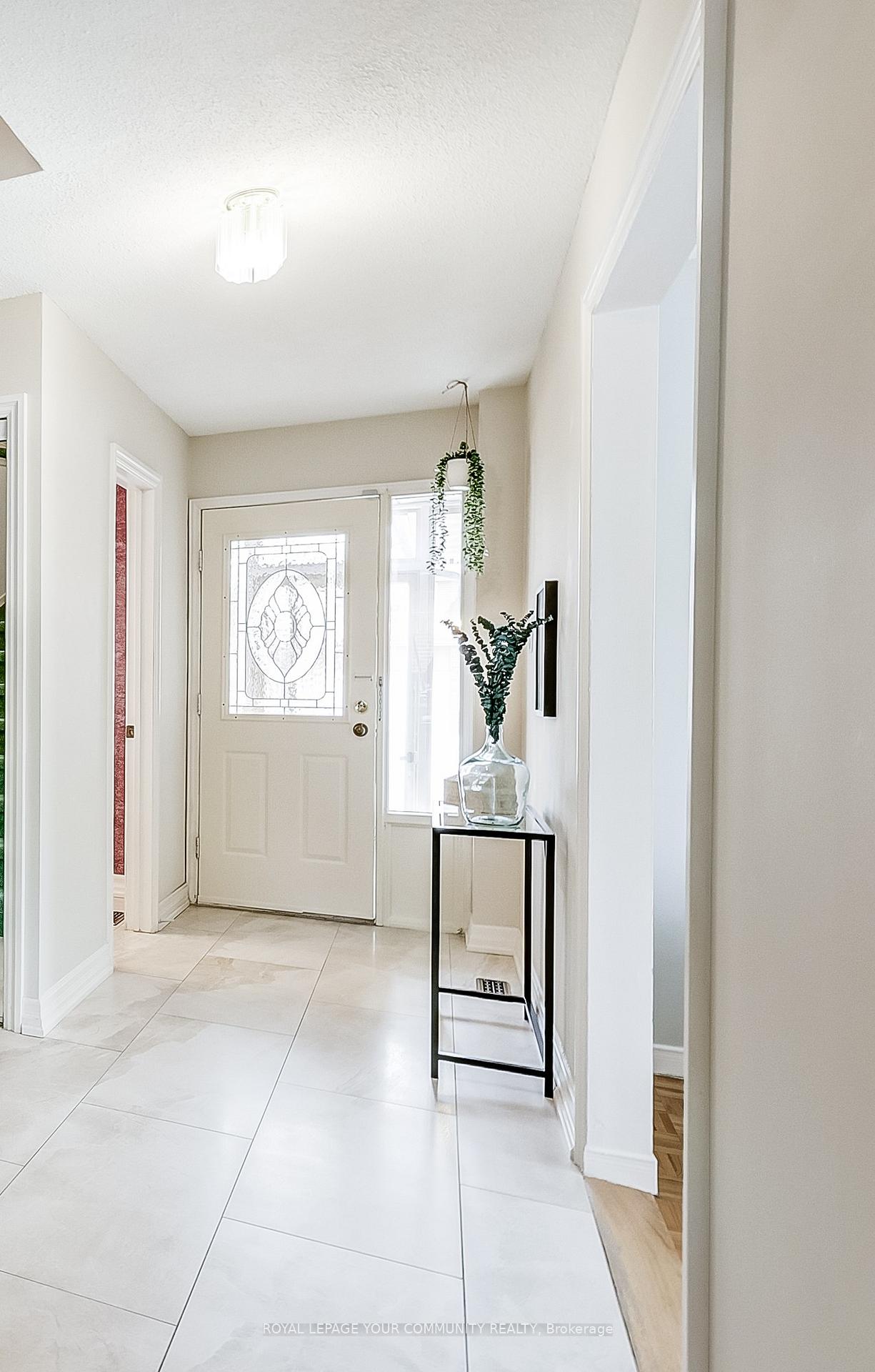 Photo 12 of 29 Trothen Circle, Markham, Markham Village — HOMEH