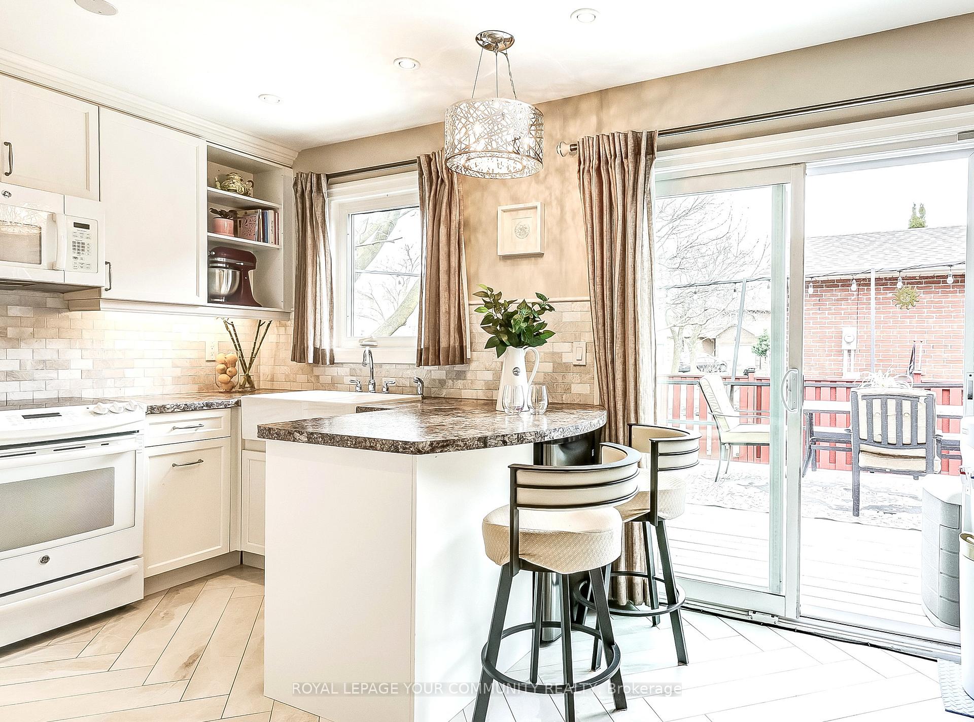 Photo 13 of 29 Trothen Circle, Markham, Markham Village — HOMEH