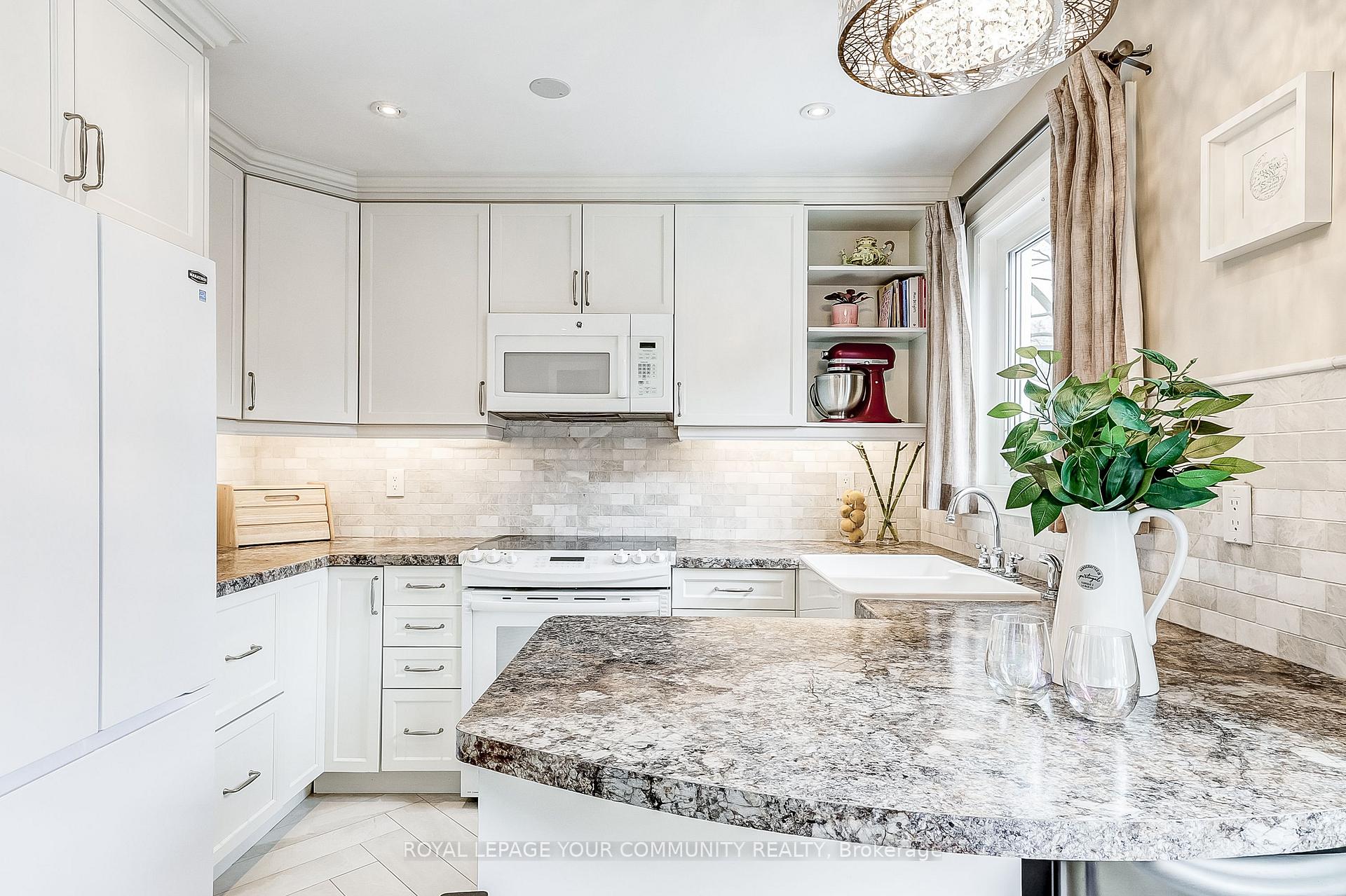 Photo 14 of 29 Trothen Circle, Markham, Markham Village — HOMEH