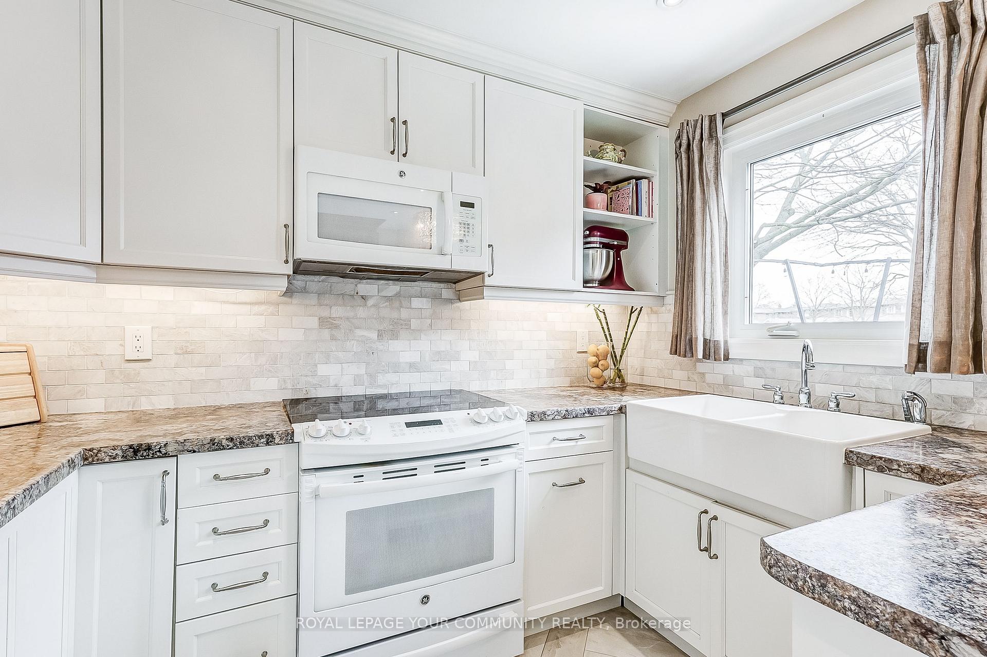 Photo 15 of 29 Trothen Circle, Markham, Markham Village — HOMEH