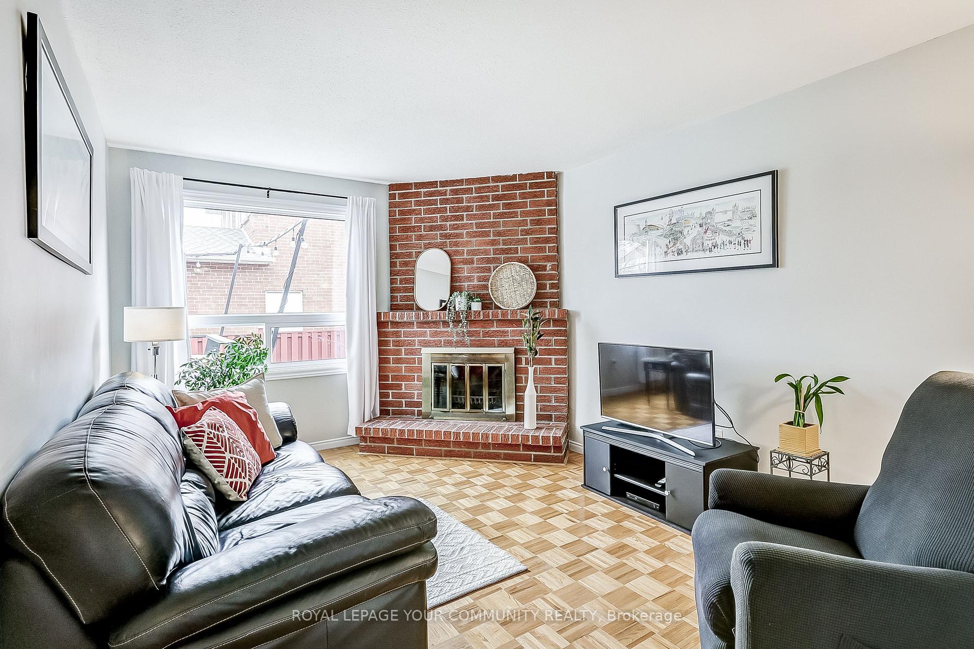 Photo 18 of 29 Trothen Circle, Markham, Markham Village — HOMEH