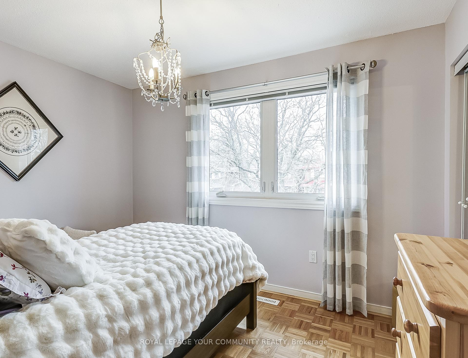 Photo 21 of 29 Trothen Circle, Markham, Markham Village — HOMEH