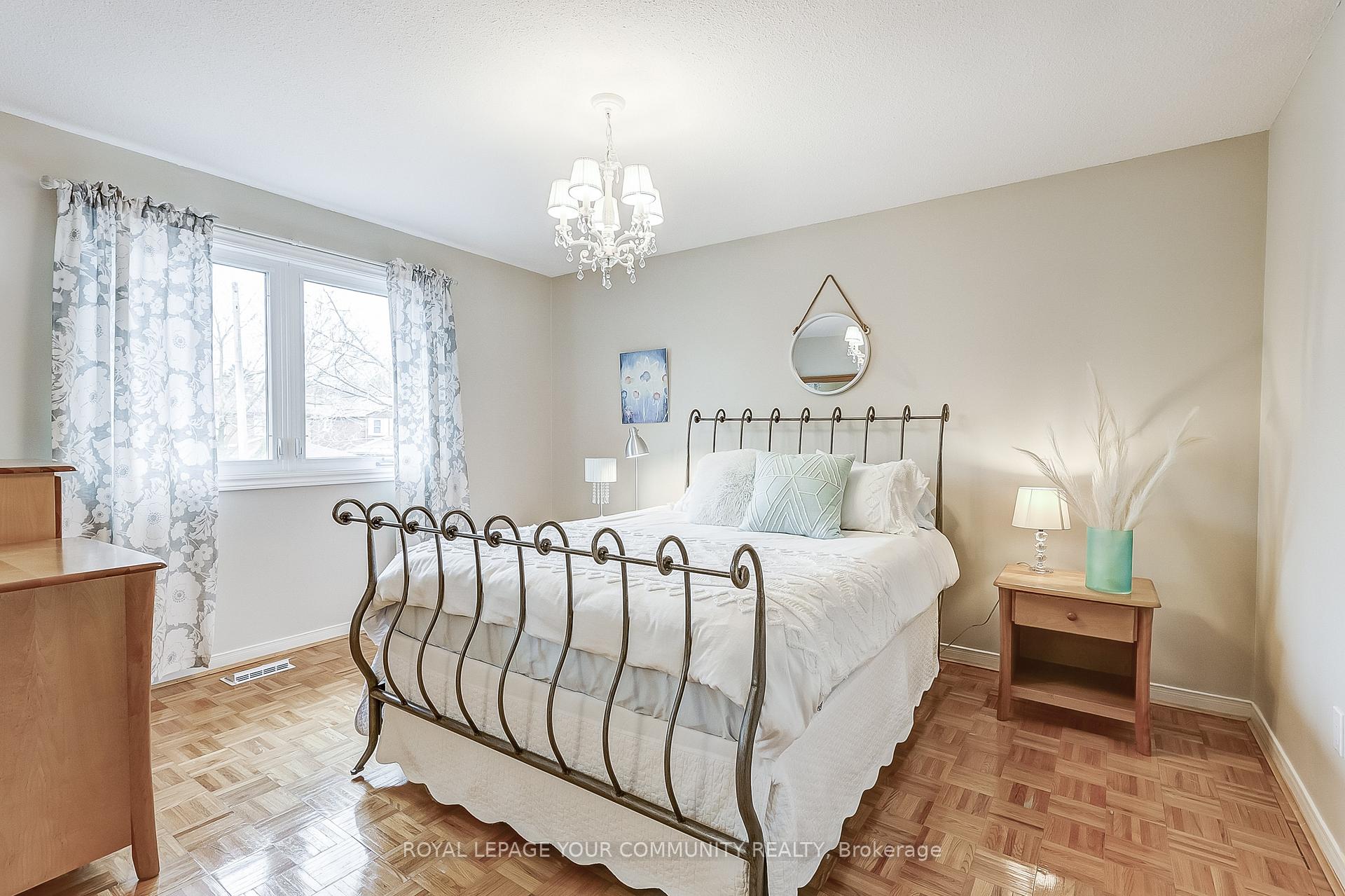 Photo 23 of 29 Trothen Circle, Markham, Markham Village — HOMEH