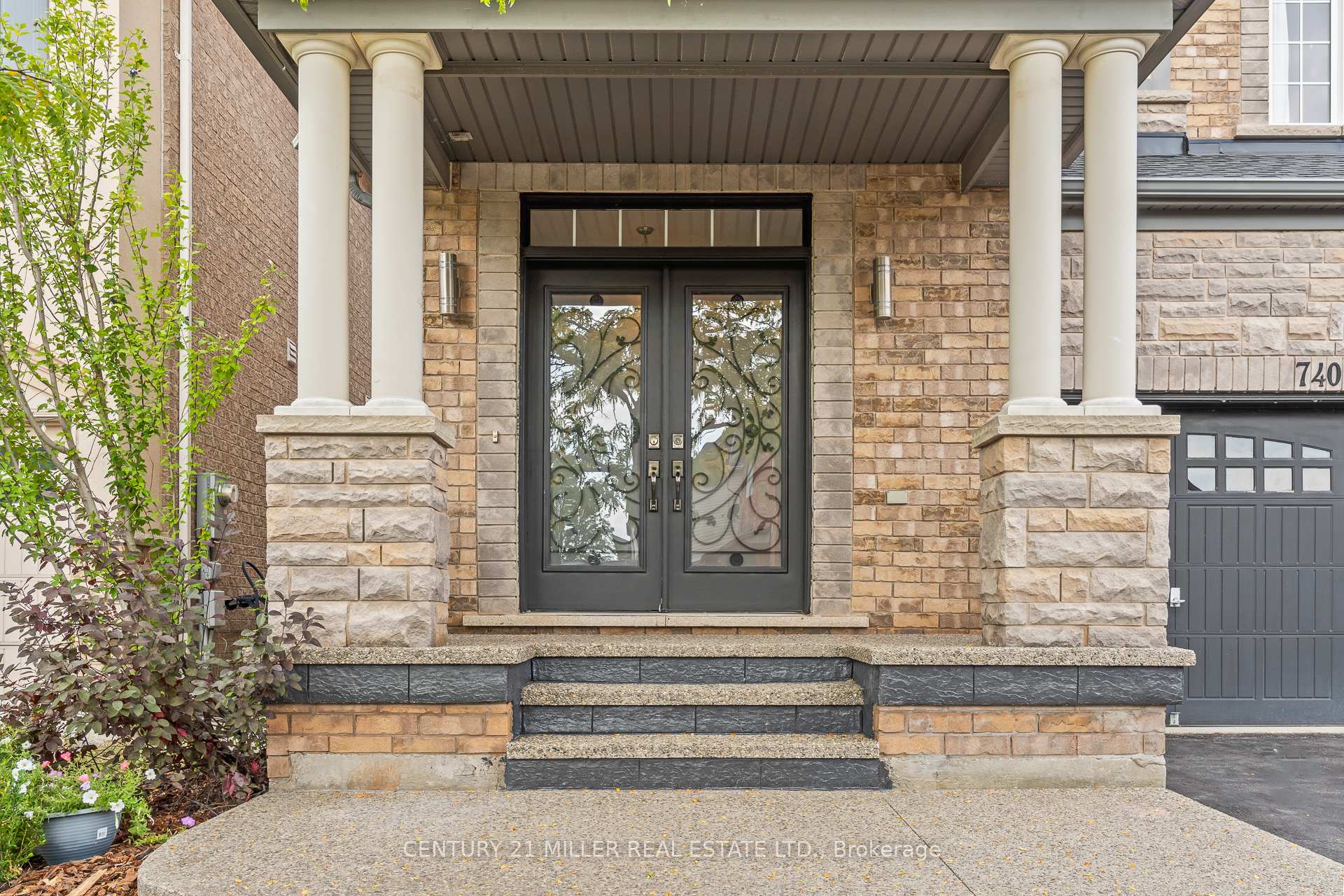 Photo 3 of 740 Casarin Crescent, Milton, Coates — HOMEH