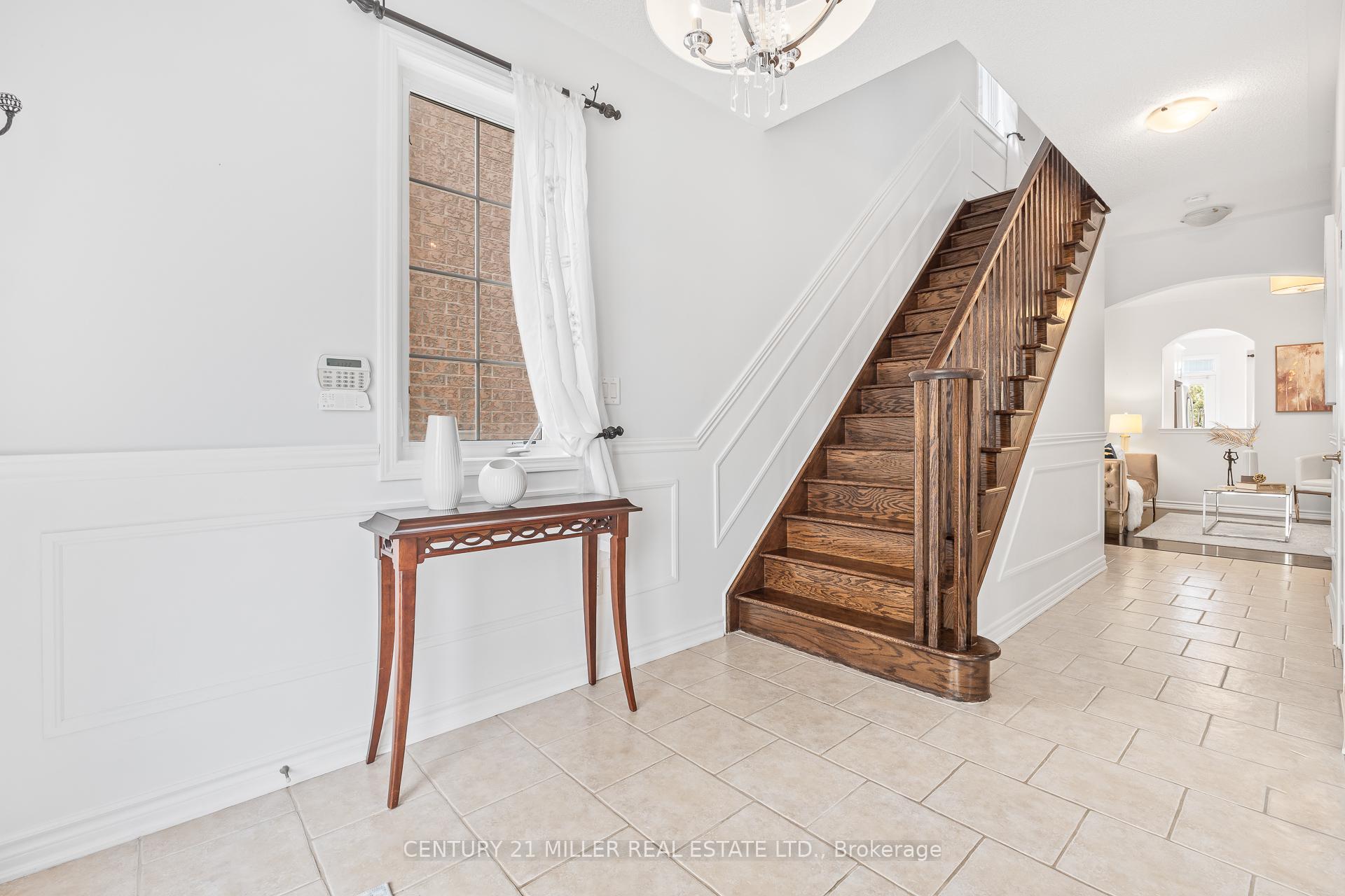 Photo 5 of 740 Casarin Crescent, Milton, Coates — HOMEH